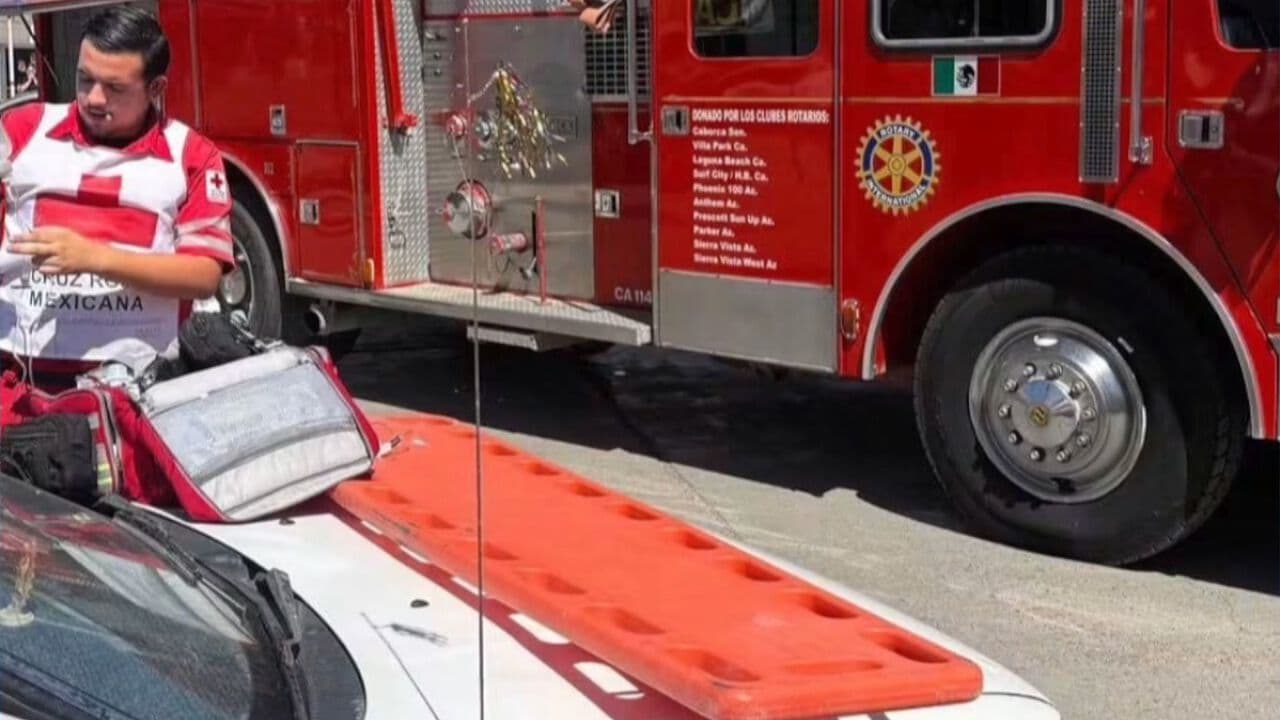 Mujer Queda Atrapada en Taxi Tras Choque en Caborca