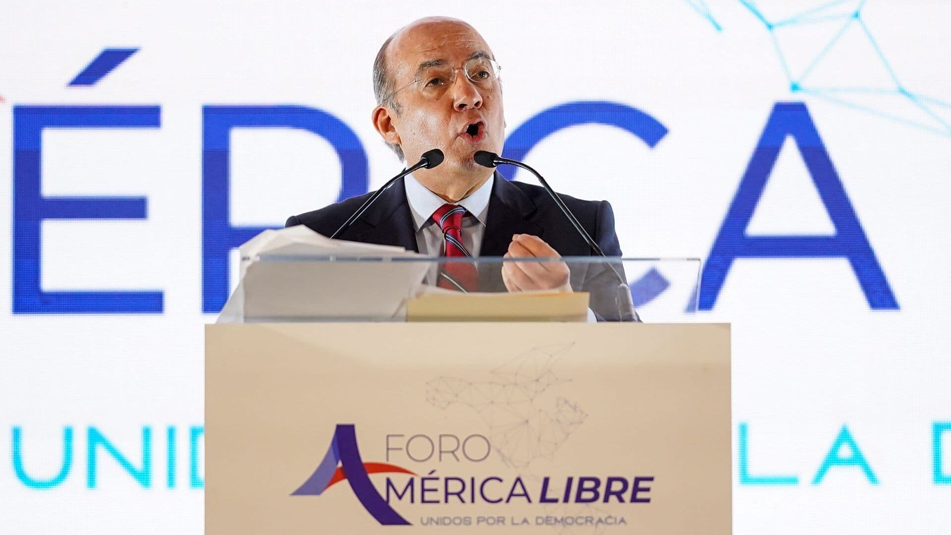 Expresidente Felipe Calderón Participa en el Foro América Libre 2026