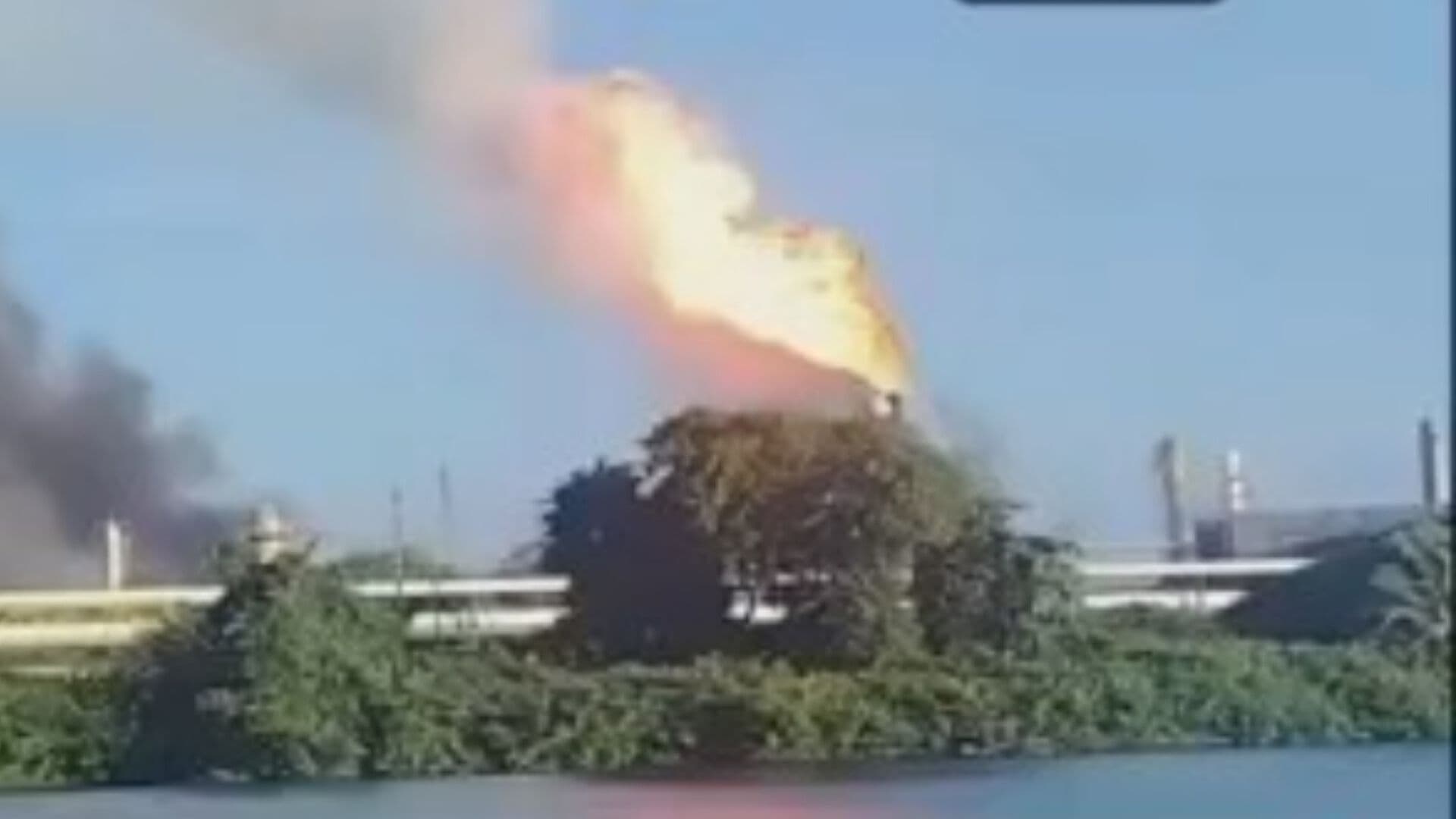Reportan Conato de Incendio en Inmediaciones de la Refinería Dos Bocas