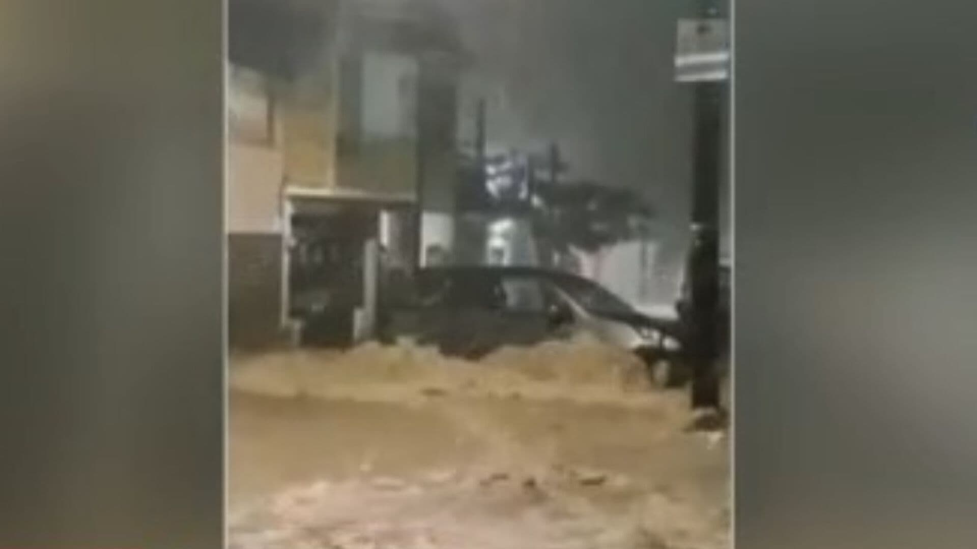 'Nos Estamos Inundando': Entre Gritos, Mujer Capta Fuerte Tormenta en Cerritos, SLP