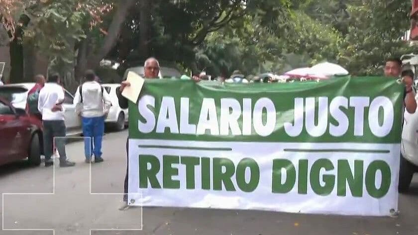 Trabajadores del IMSS Marchan en CDMX; Exigen Mejores Condiciones Laborales y Reconocimiento Sindical