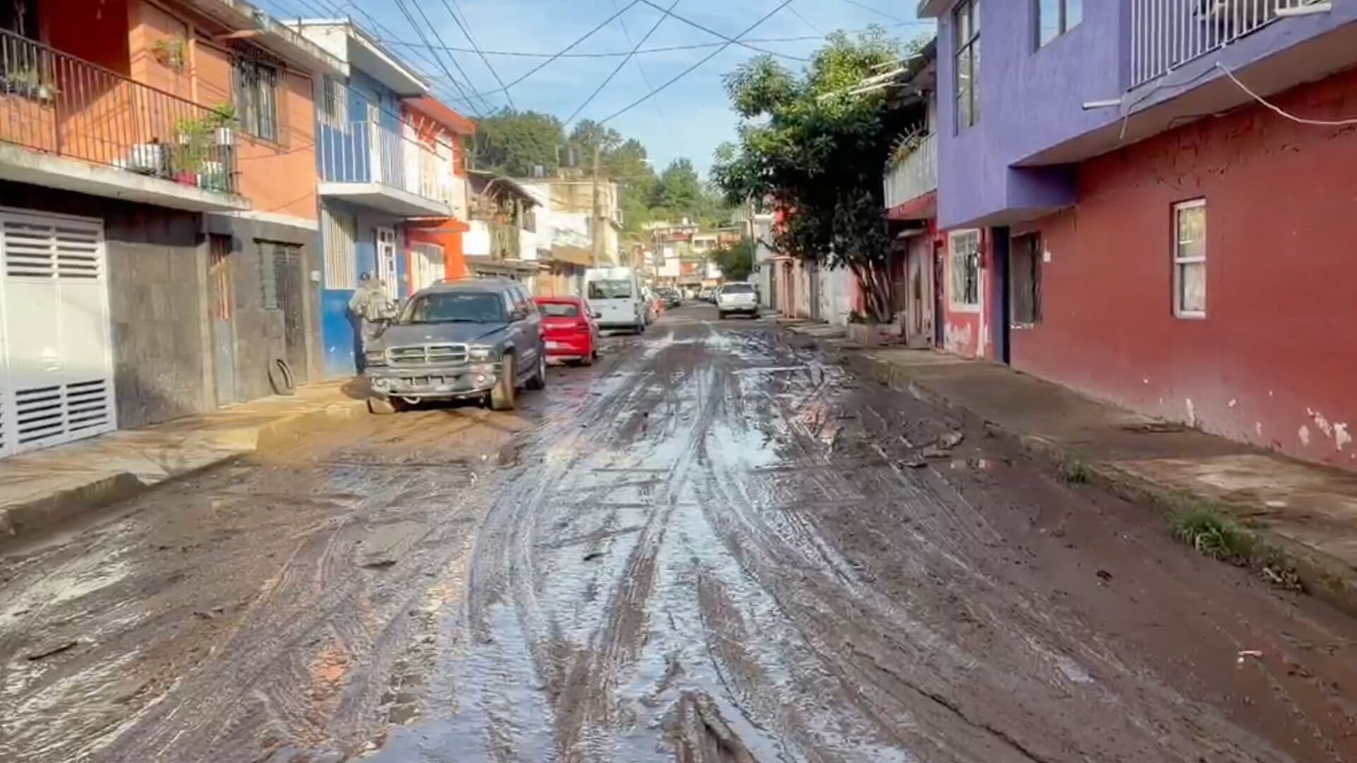 Ciudadanos Brindan Apoyo a los Afectados por las Inundaciones en Xalapa Veracruz