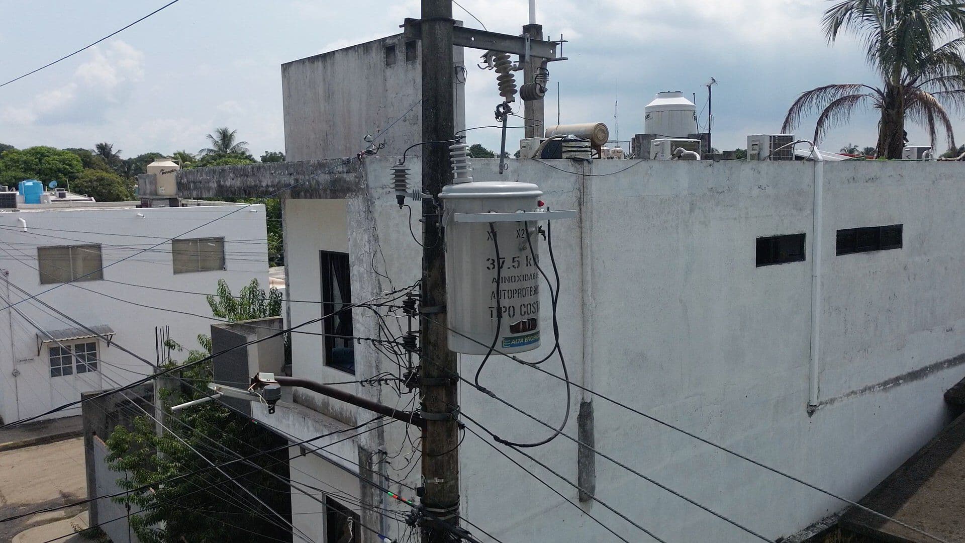 Explota Transformador y Vecinos de Medellín se Quedan Sin Luz