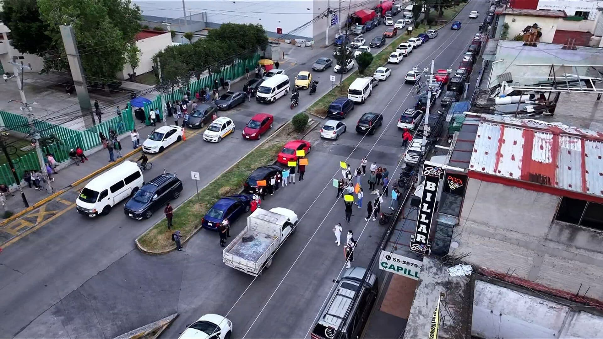Trabajadores del IMSS Bloquean de Forma Intermitente Bulevar Coacalco en Edomex