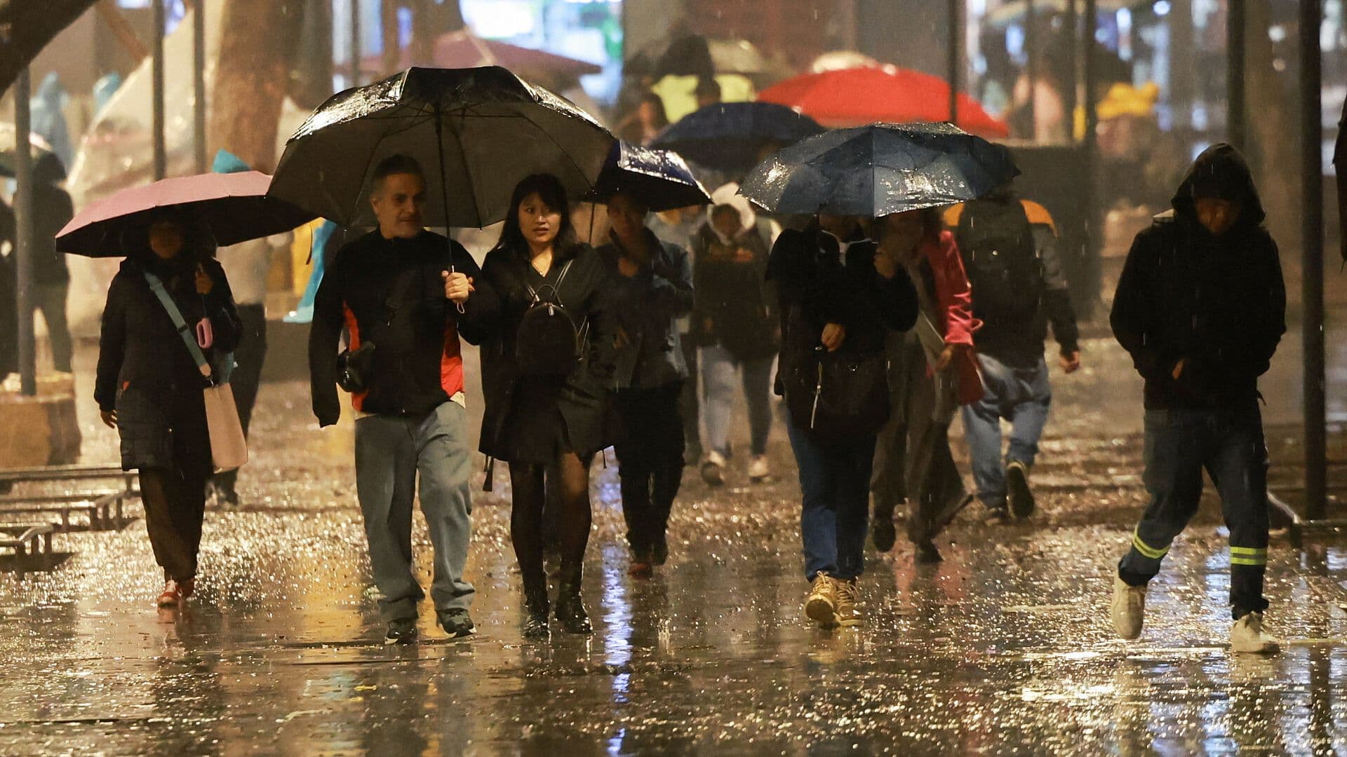 Triple Alerta en la Ciudad de México por Intensas Lluvias; Oriente Afectado