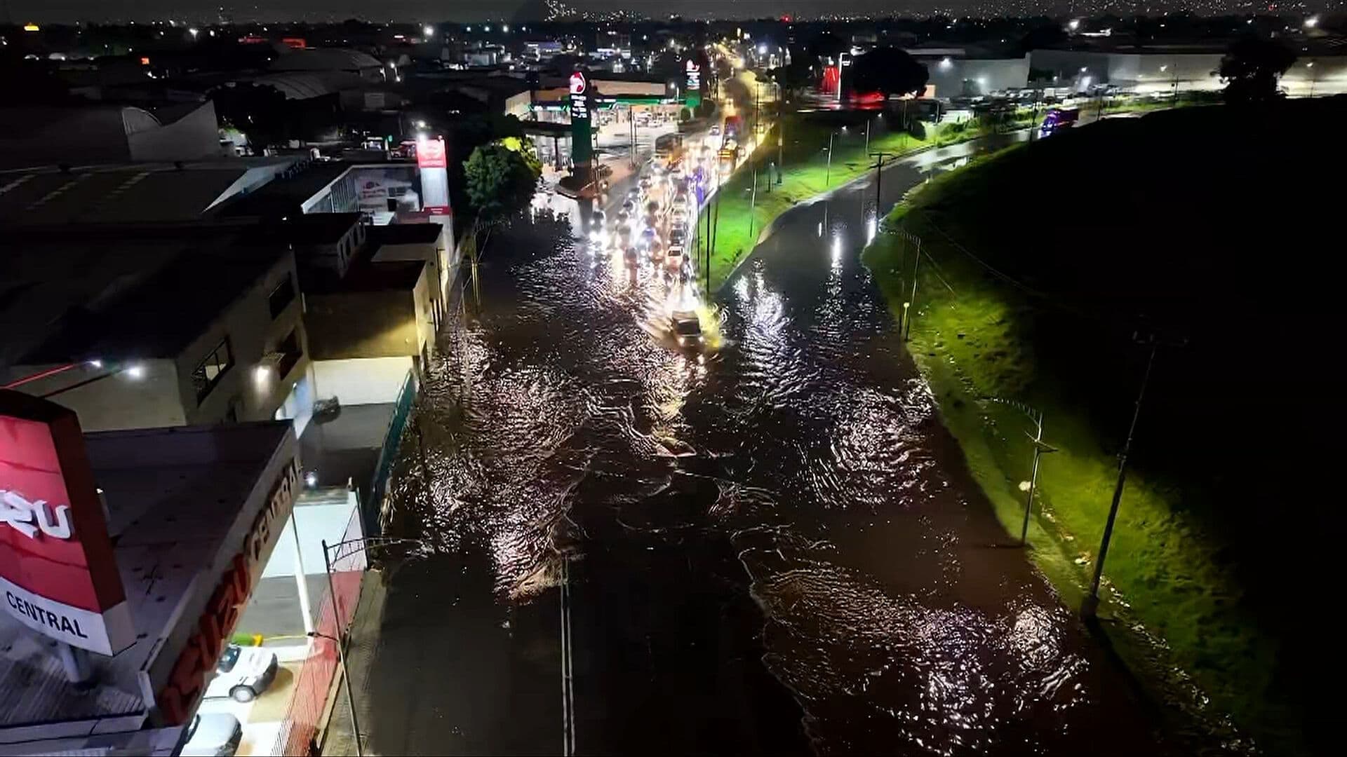 Así se Ven desde el Aire las Inundaciones en el Eje 5 Sur, Iztapalapa