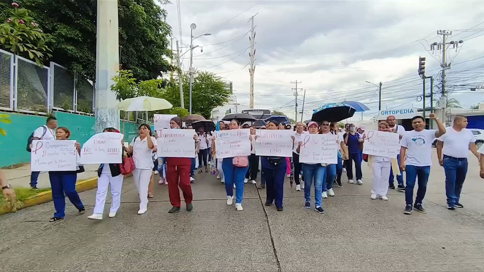 Trabajadores del IMSS Irrumpe en la Sede Sindical en la Condesa, CDMX