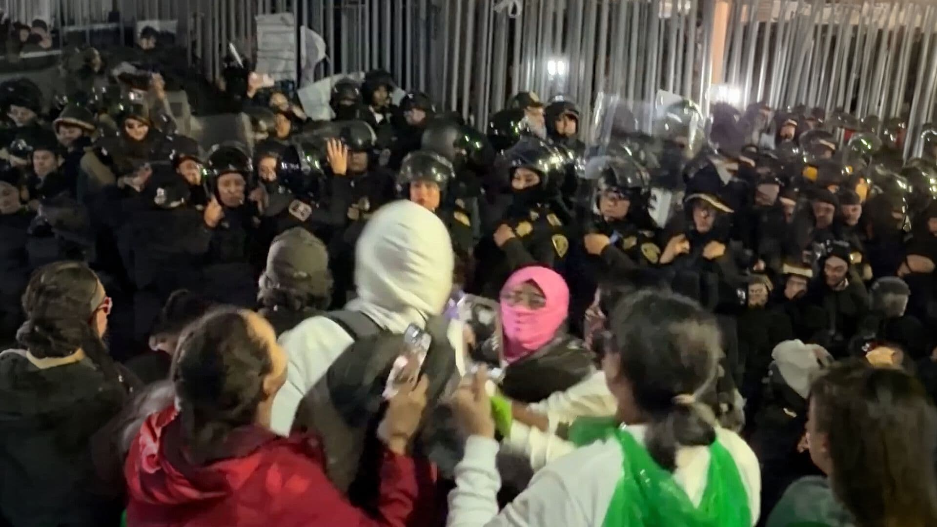 Trabajadores del IMSS Irrumpen en Edificio del Sindicato en CDMX