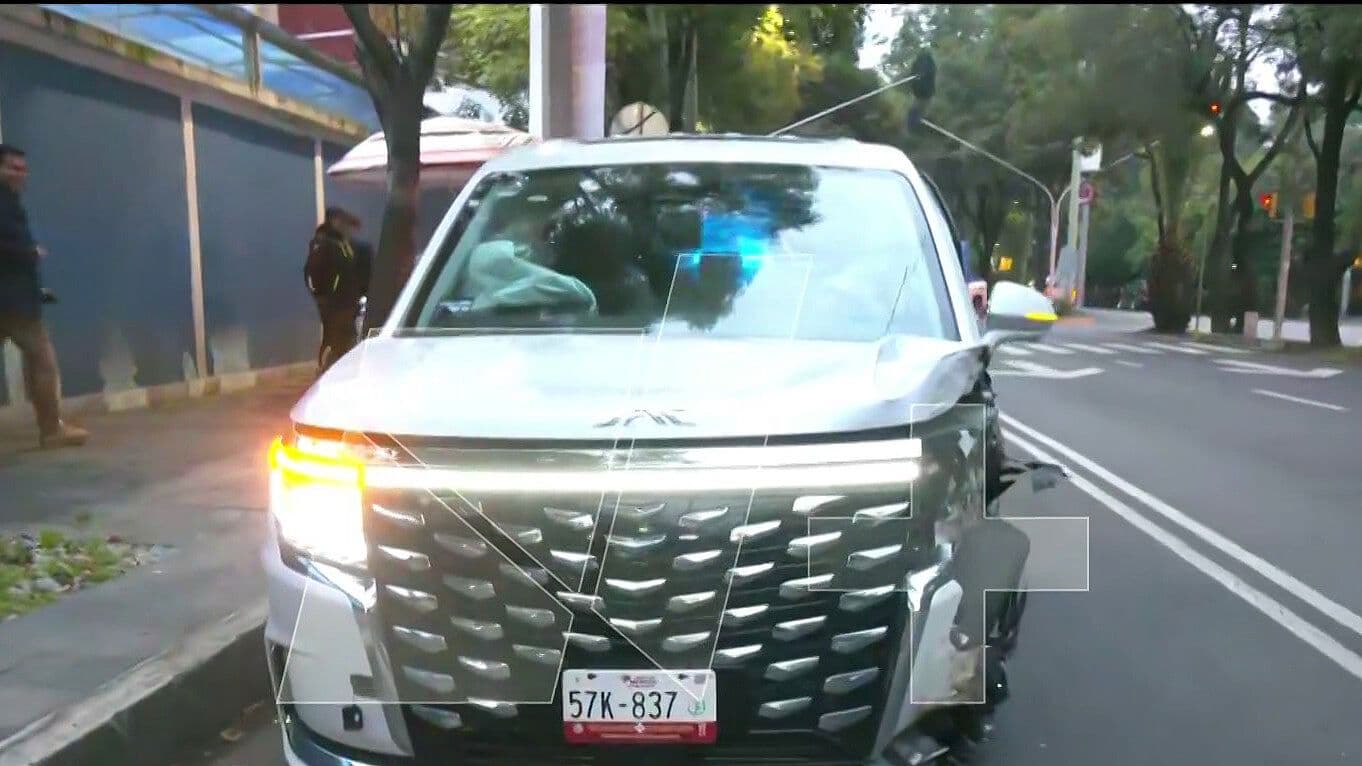 Auto Vuelca en Mariano Escobedo, en Miguel Hidalgo; Conductor Sale Ileso