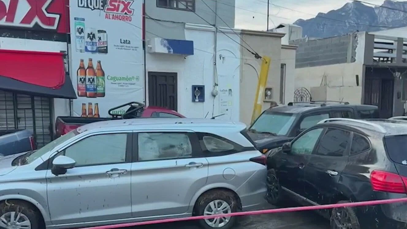 Arrastra Corriente más de 20 Carros en Santa Catarina