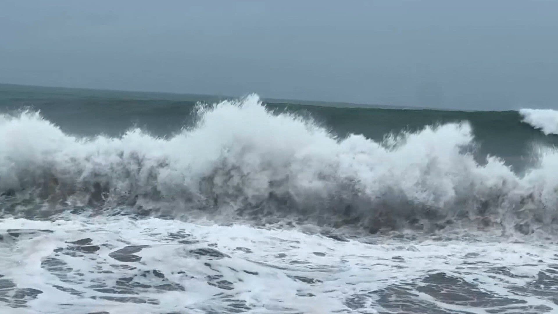 Cierran Playas y Malecón de Puerto Vallarta por Alto Oleaje de Rachel