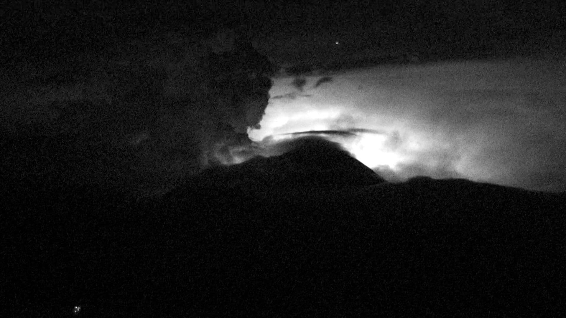 Tormenta Eléctrica Cae sobre el Popocatépetl
