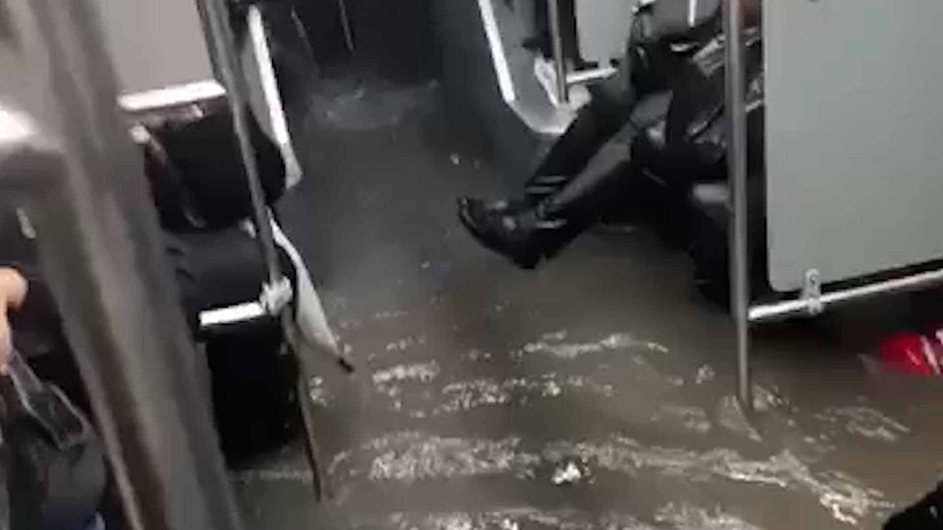 Autobuses de Transporte Público se inundan en NL