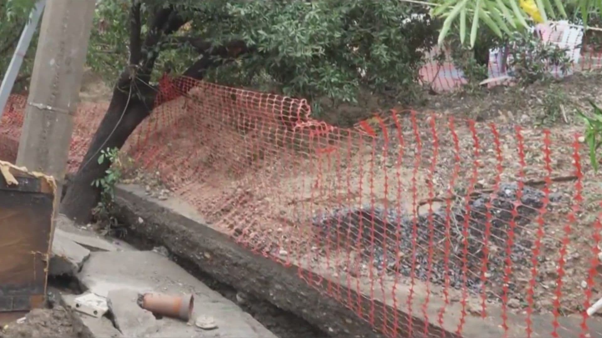 Vecinos en Riesgo por Desgajamiento de Banqueta en Monterrey