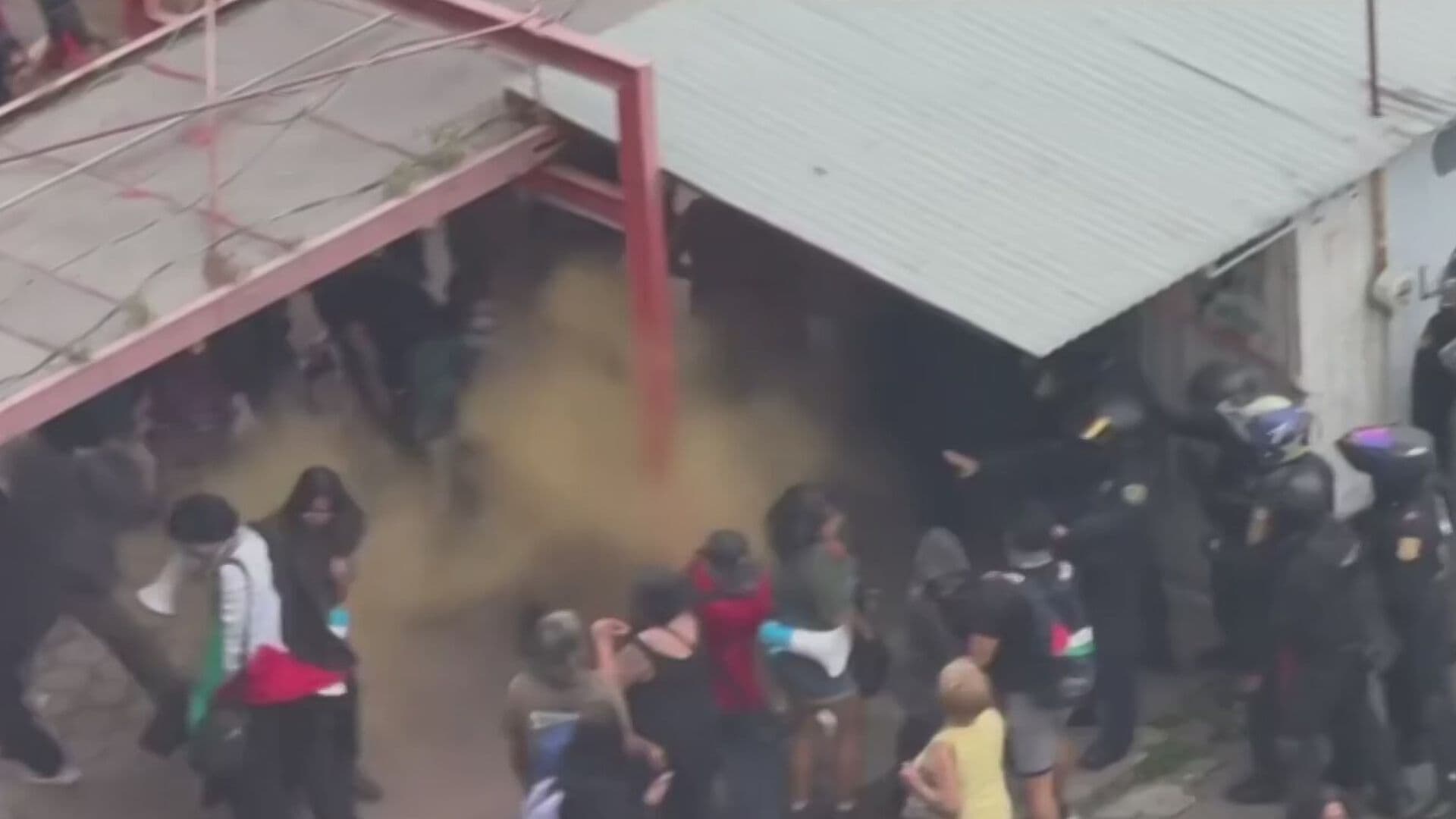 Video | Encapuchados Realizan Iconoclasia en Metro Tlatelolco; SSC CDMX Reacciona