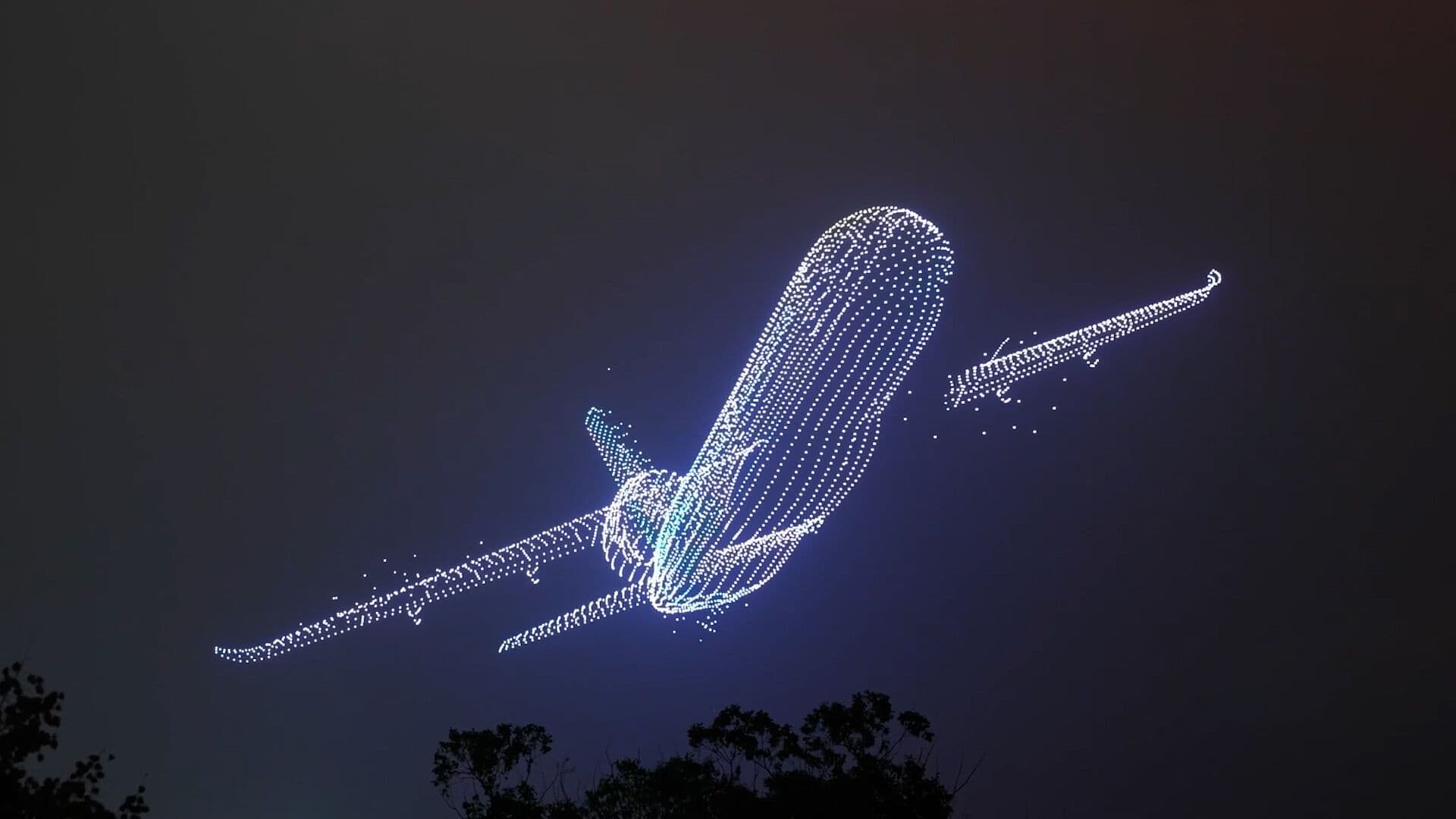 Espectáculo de 5 Mil Drones Forma Aviones en el Cielo de China