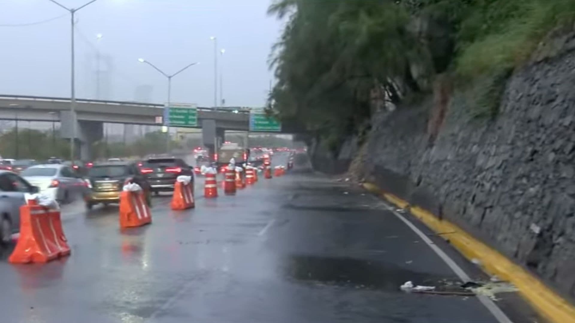 Cierran Dos Carriles de Av. Morones Prieto por Riesgo de Deslave en Monterrey