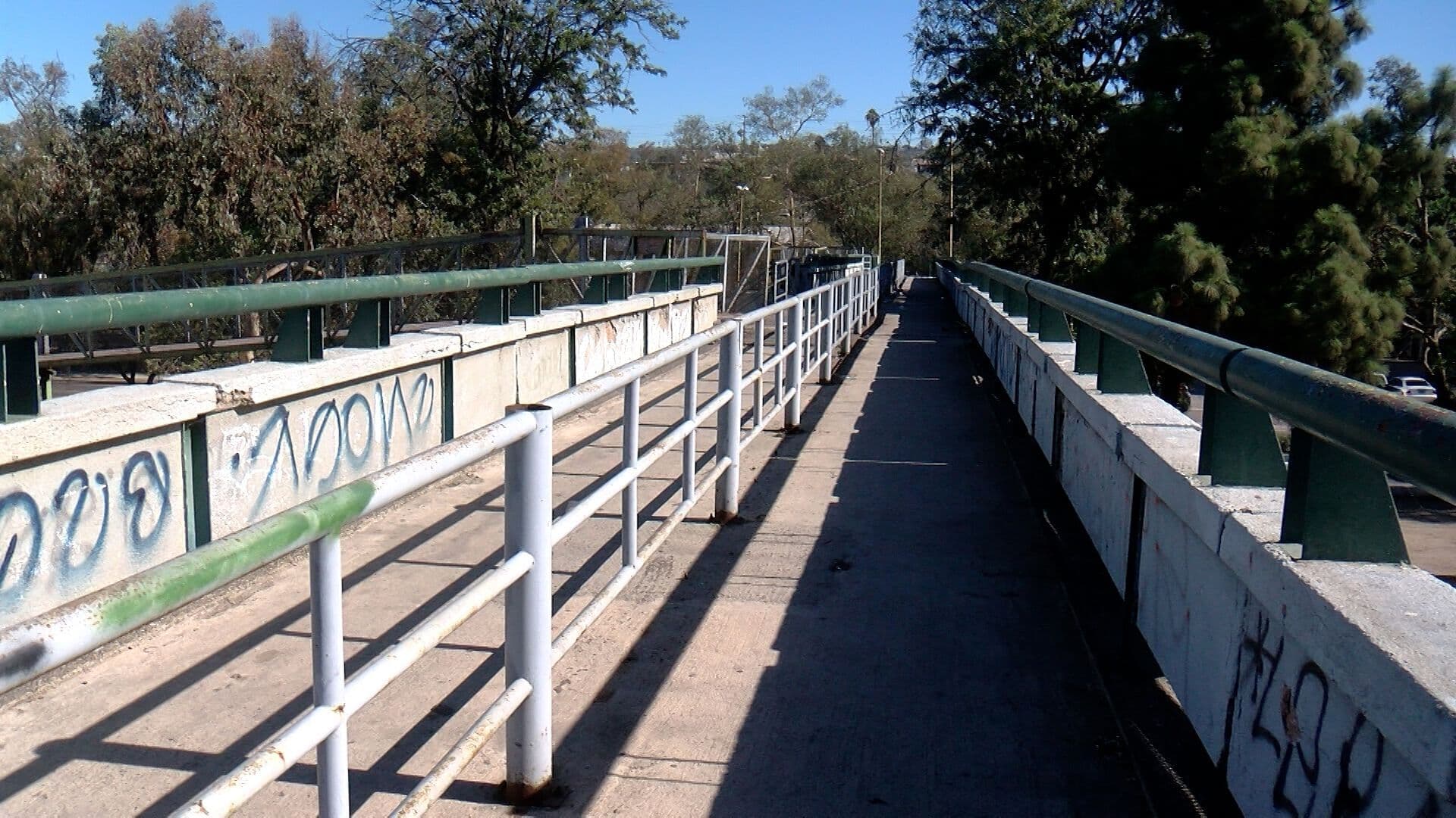 Proponen Programa Integral para Recuperar Puentes Peatonales en Tijuana, BC