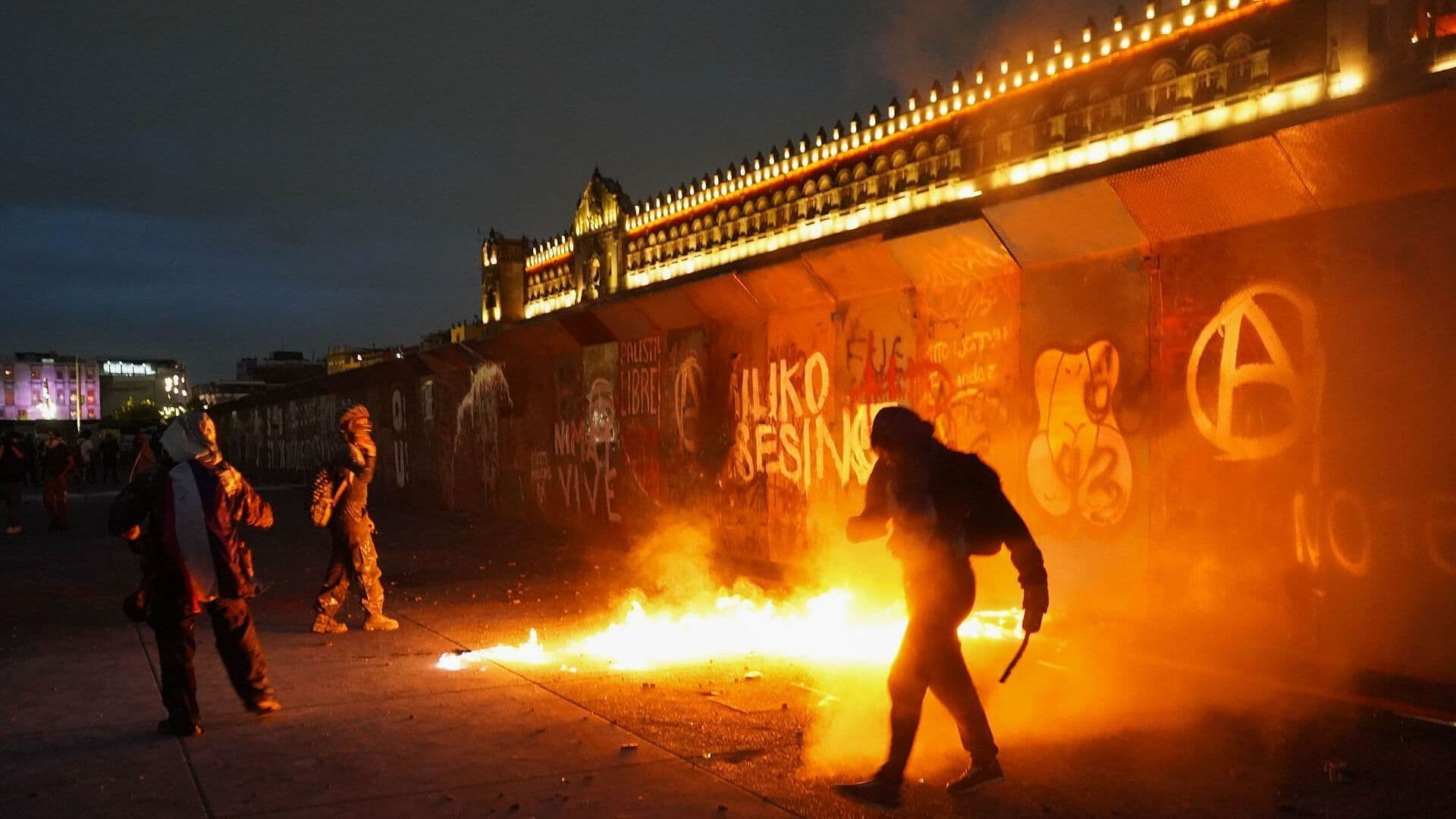 Ocho Mil Personas Marchan en la CDMX para Recordar la Matanza del 2 de Octubre