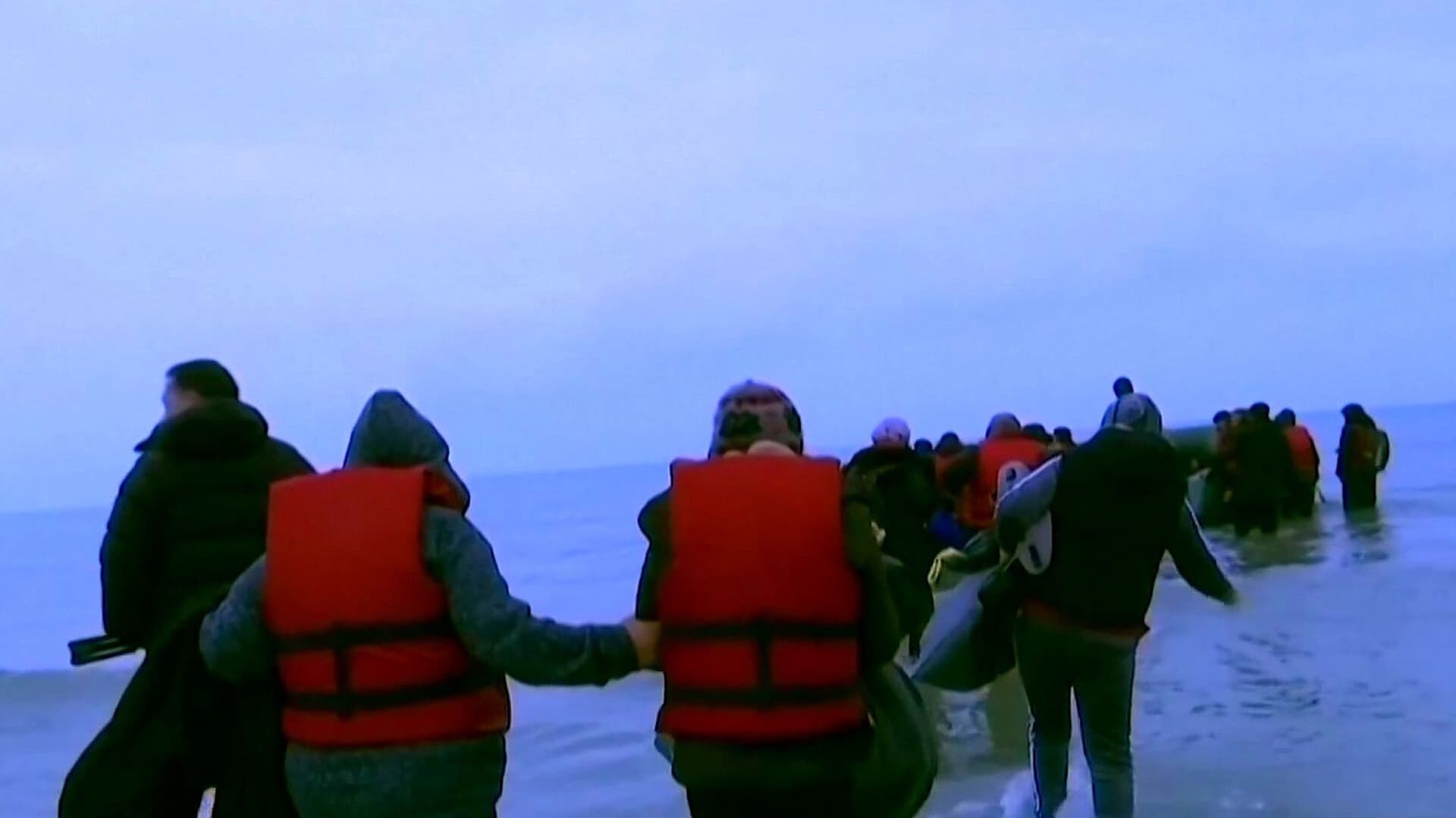 Nuevas Rutas de Migrantes Complicaron Vigilancia en el Canal de la Mancha