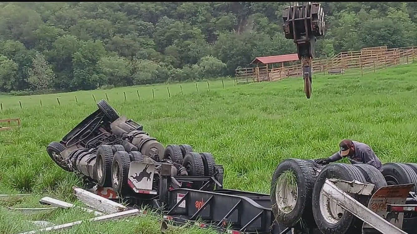 Moviliza Volcadura de Tráiler en Allende, NL