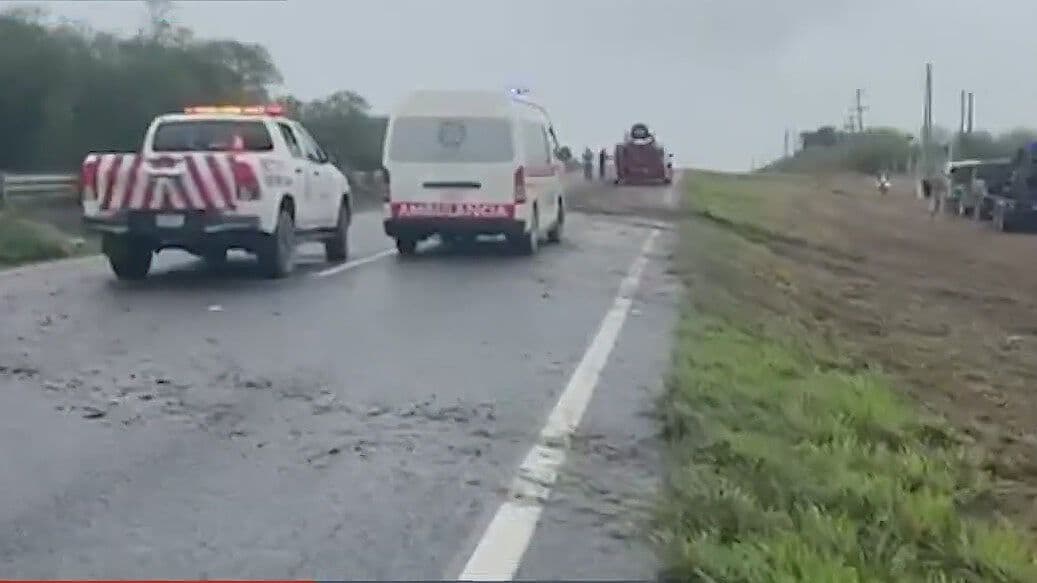 Ahora Vuelca Otro Tráiler y Cierran Circulación en Montemorelos