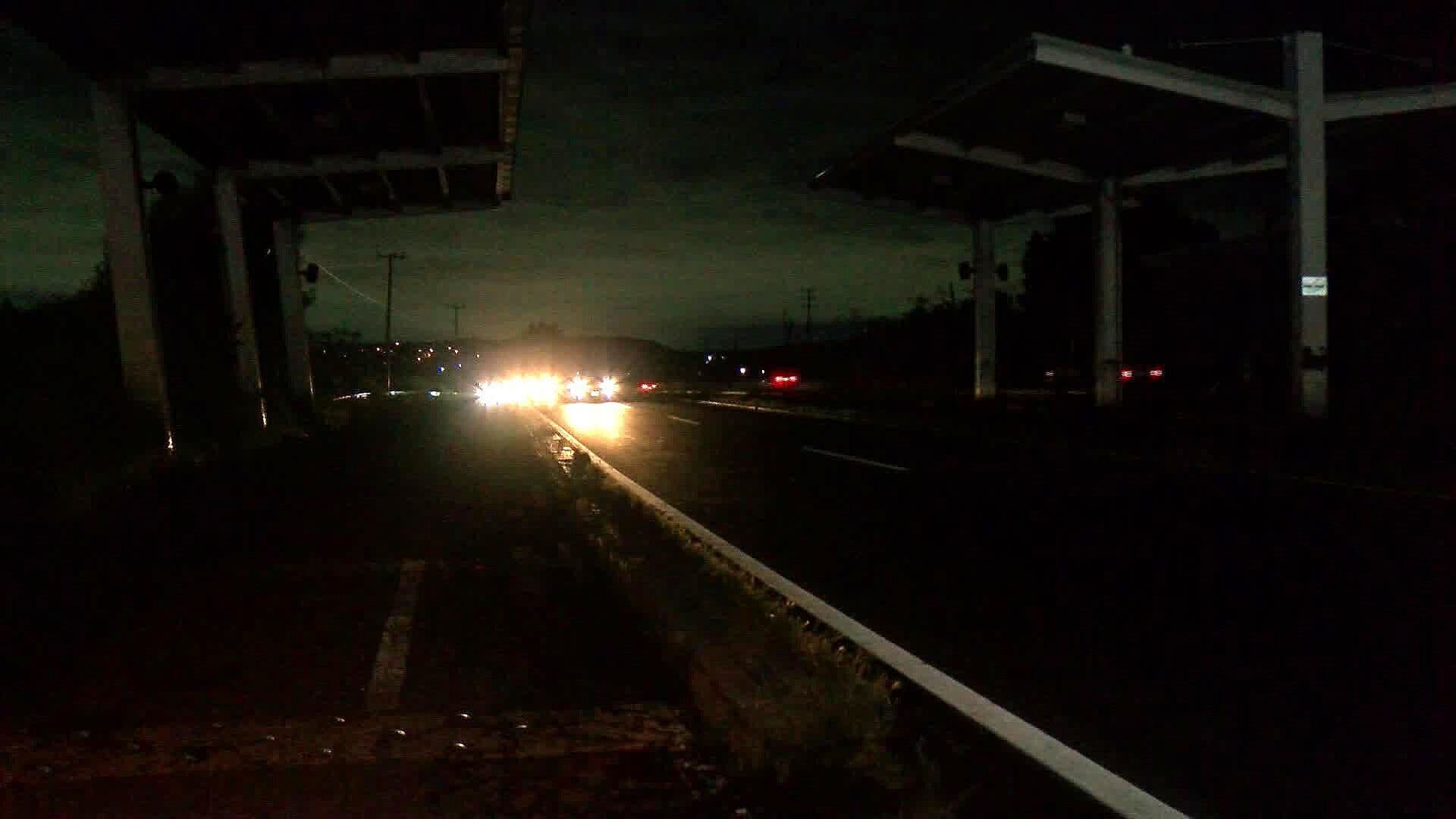Ponchallantas en Carretera a Nogales; Cinco Vehículos Resultaron Dañados