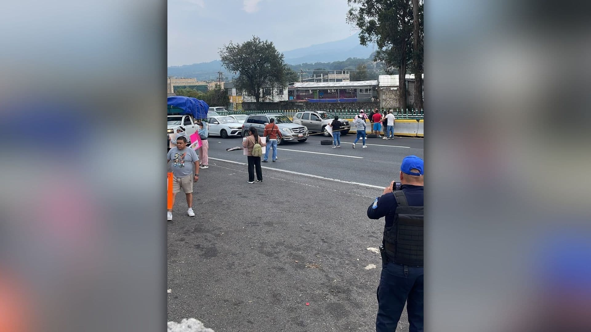 Familiares de Desaparecido Bloquean la Autopista México-Cuernavaca en Topilejo