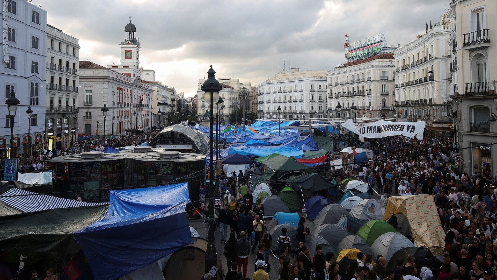 Protestas por Crisis de Vivienda en Madrid Derivan en Disturbios y Choques con Policía