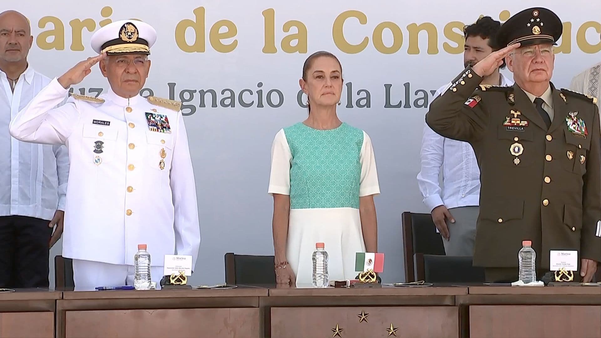 Sheinbaum Saluda a la Bandera y Arranca Desfile por 205 Años de la Armada de México