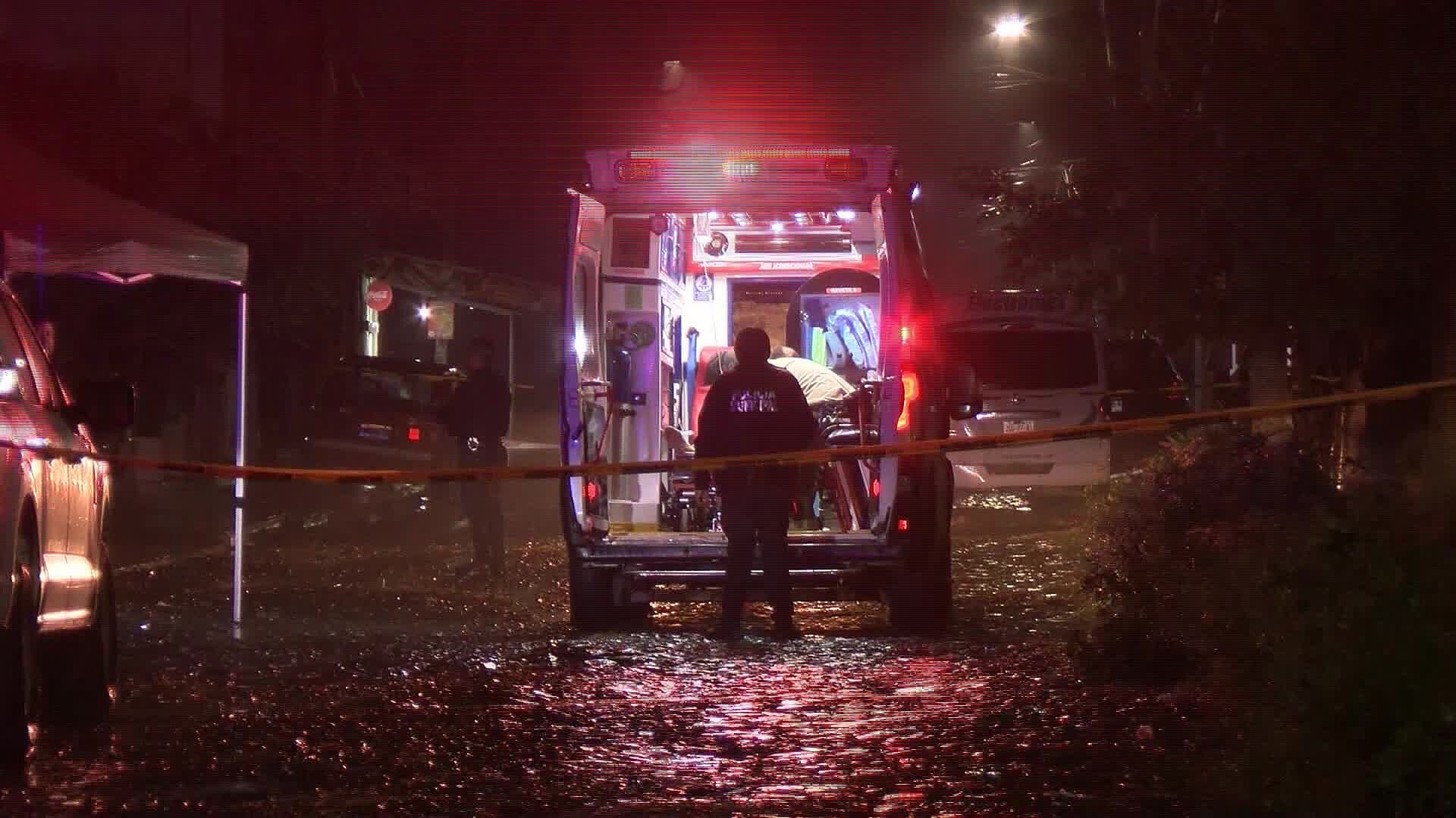 Riña en Tlaquepaque Deja a un Hombre y un Adolescente Heridos de Bala