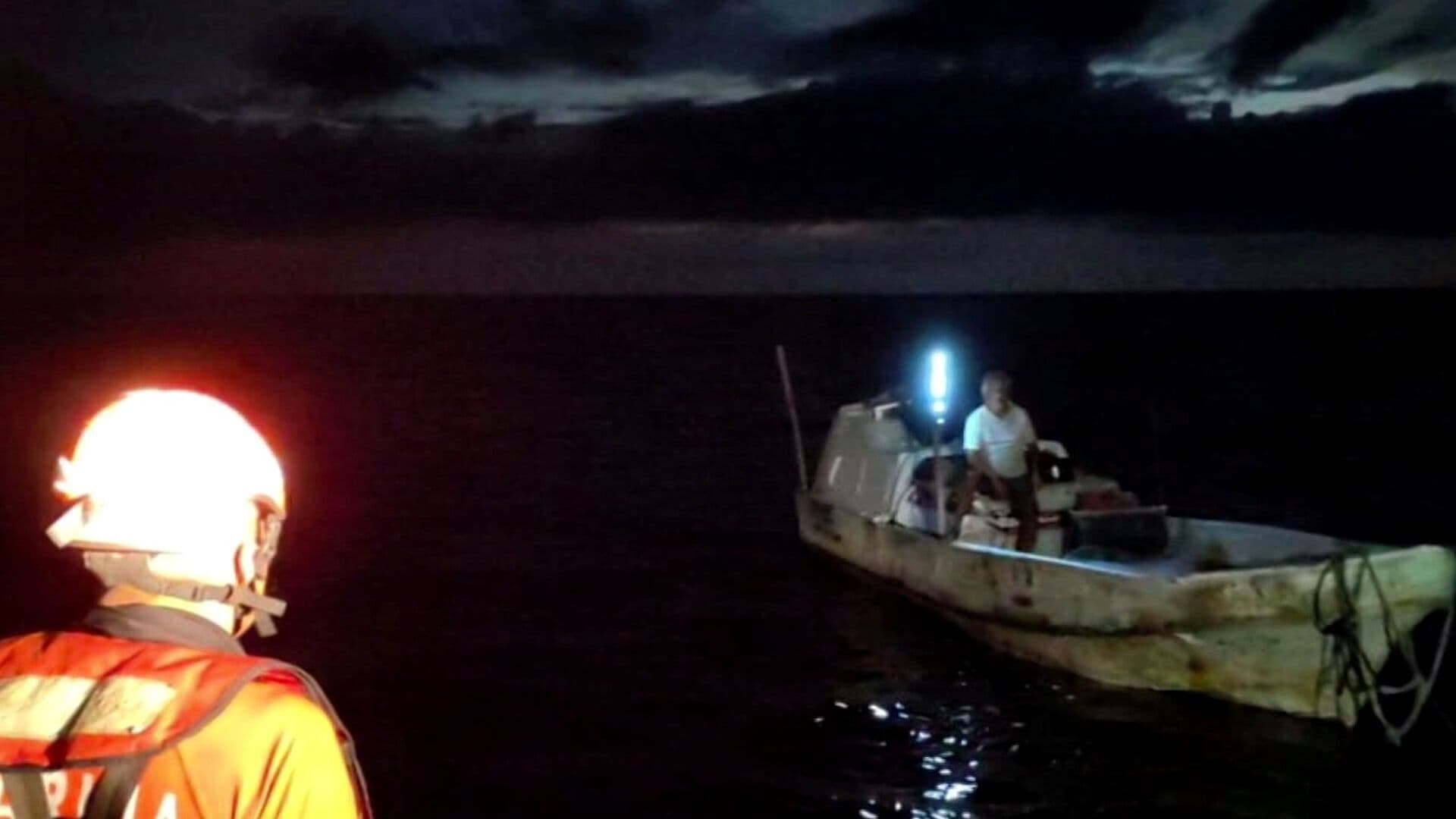 Marina Rescata a Pescador que Quedó a la Deriva Frente a Lerma, Campeche