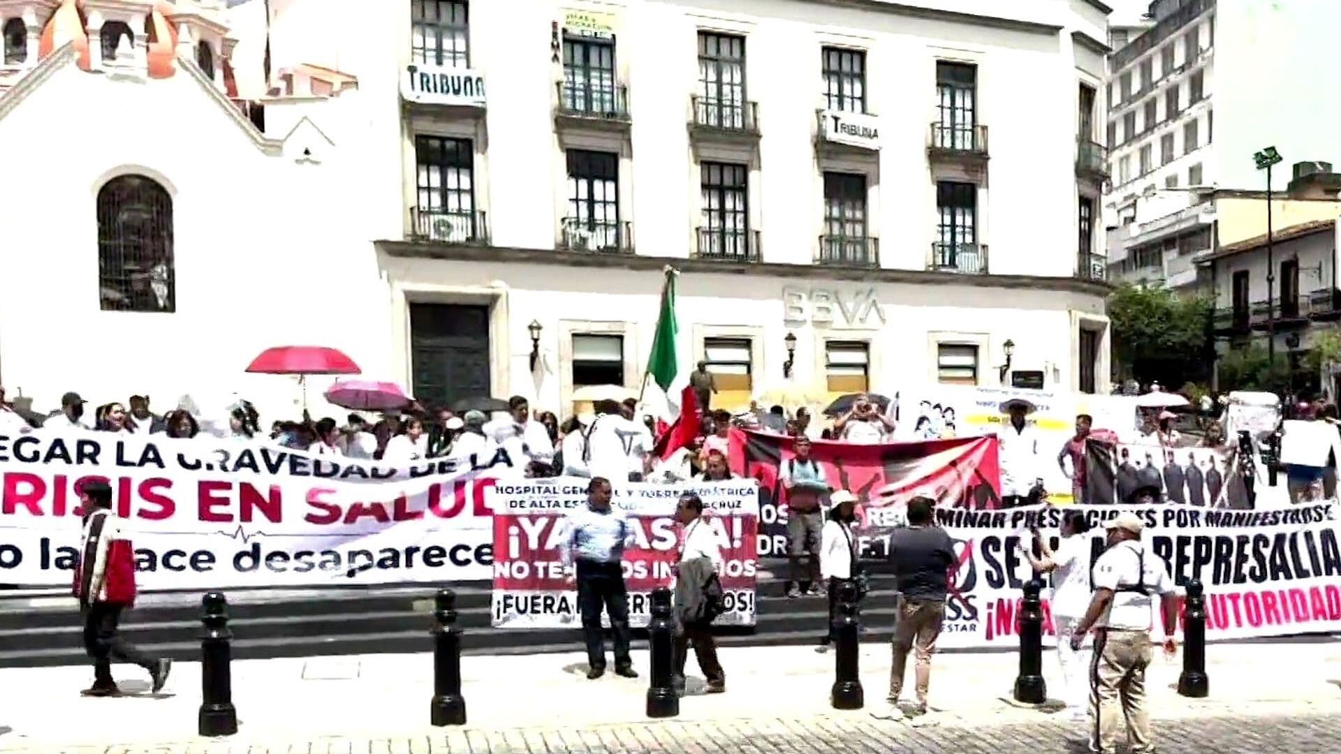 Personal de Salud Marcha en Xalapa por Falta de Medicamentos e Insumos en Hospitales