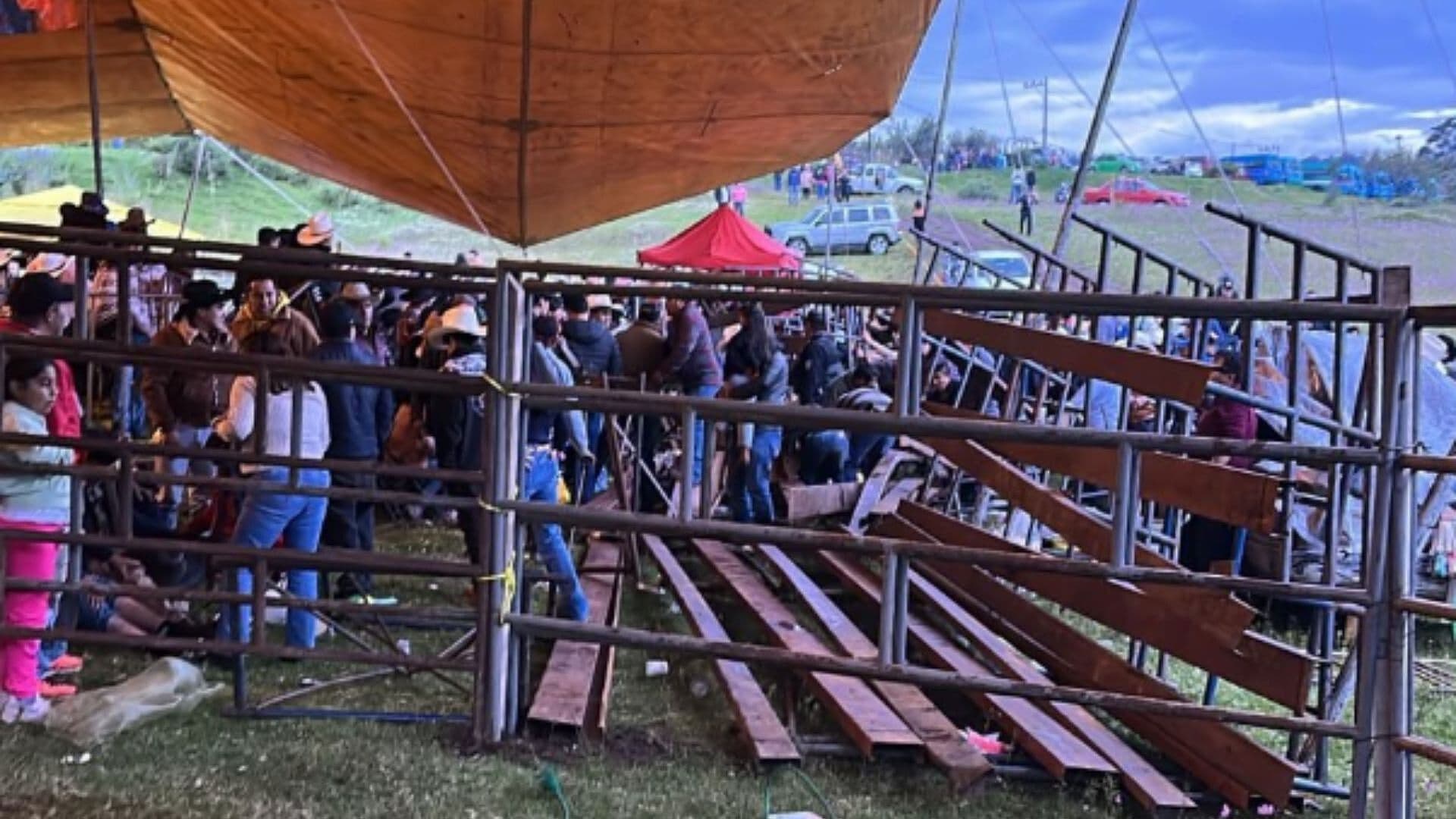 Colapsan Gradas Durante Jaripeo y Dejan Varios Lesionados en Xochimilco