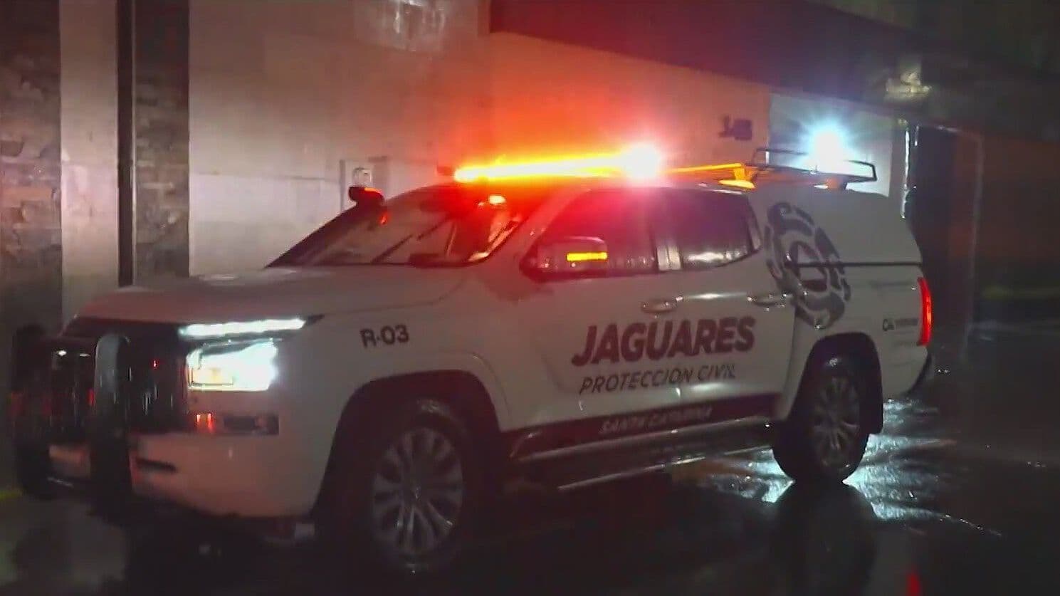 Se Desploma Barda por Lluvias en Santa Catarina