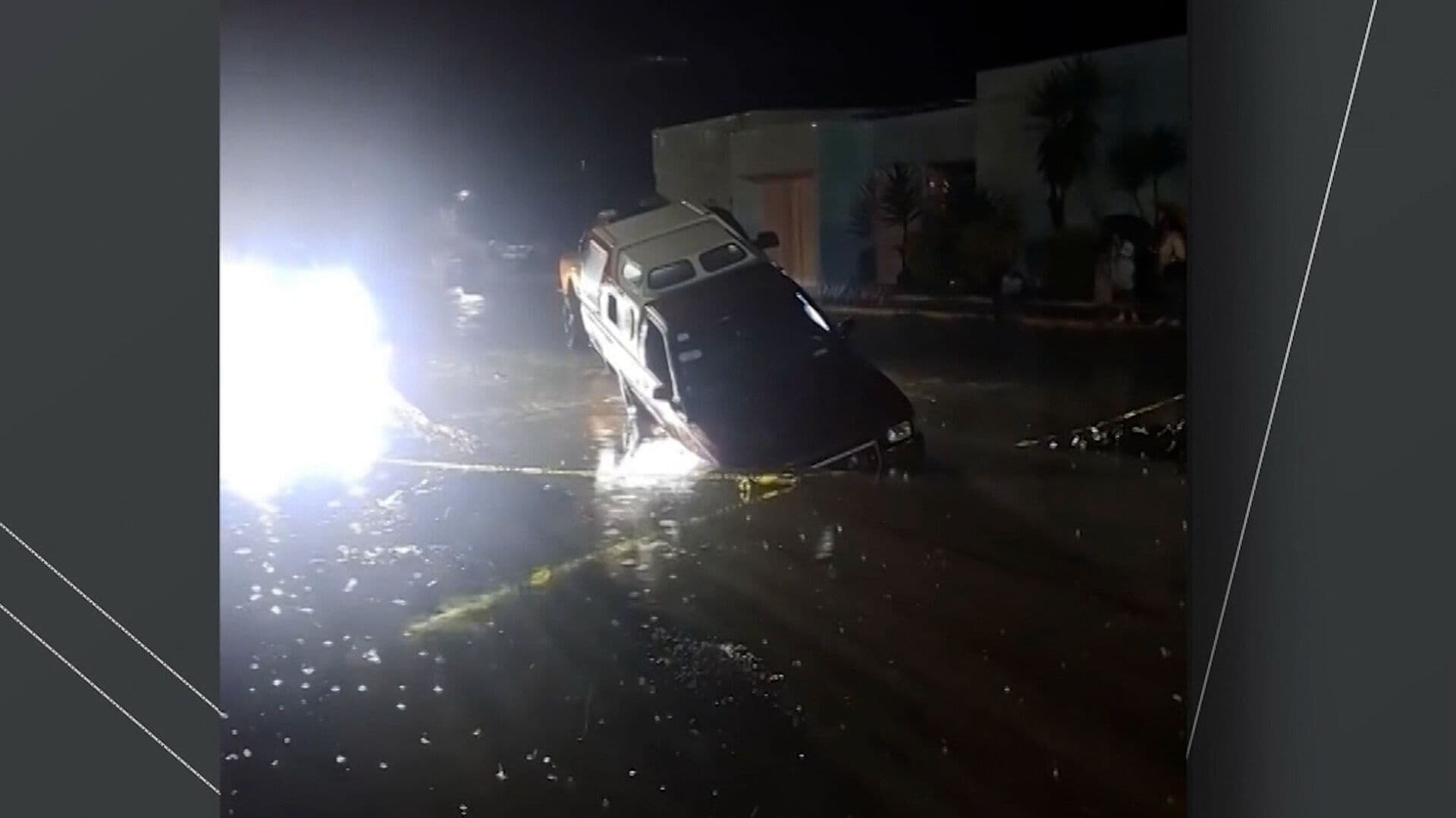 Lluvias Generan Fuertes Corrientes en la Región Valles; Rescatan a Tres Personas