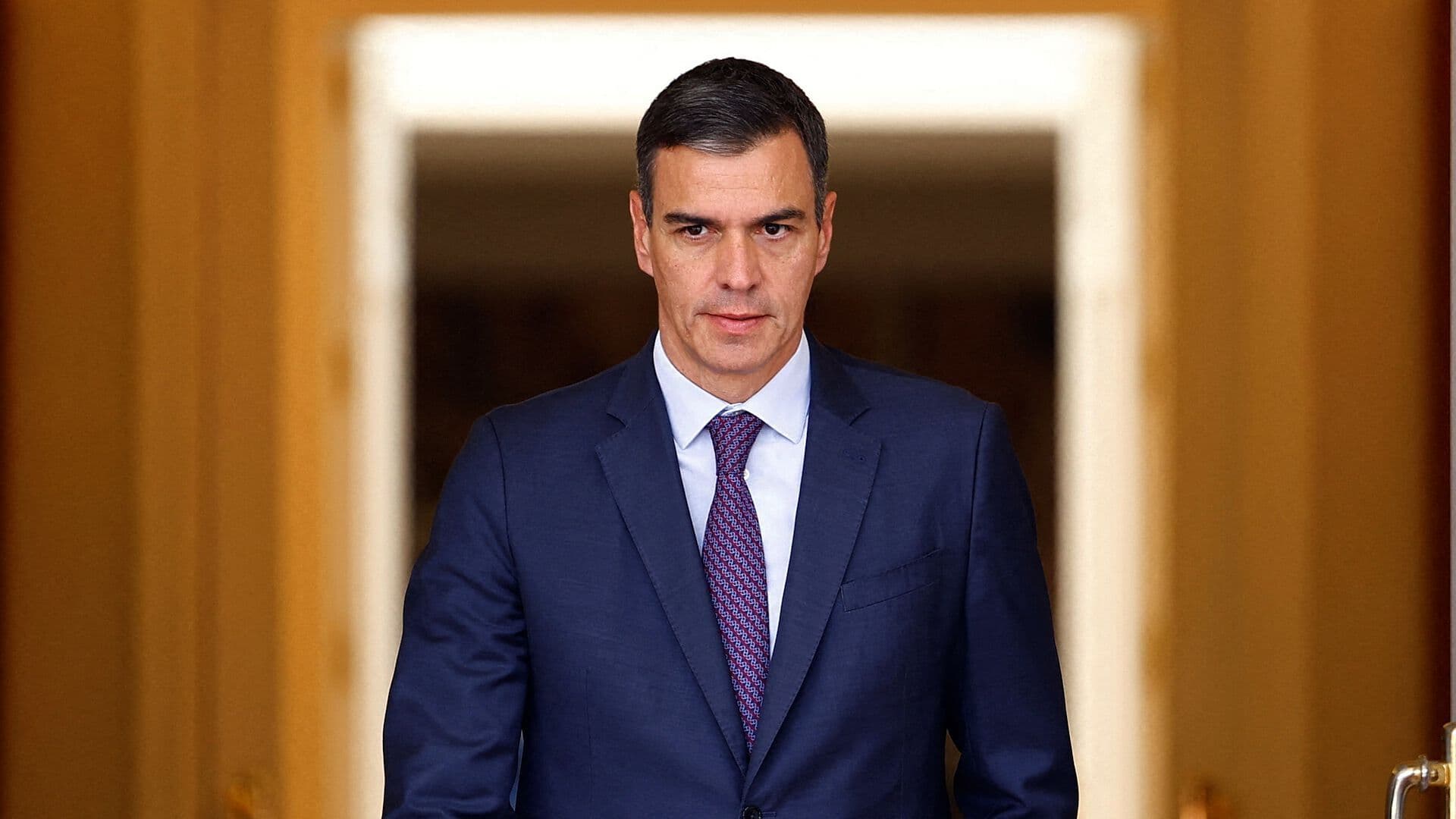 Pedro Sánchez Disuelve Parlamento y Adelanta Elecciones