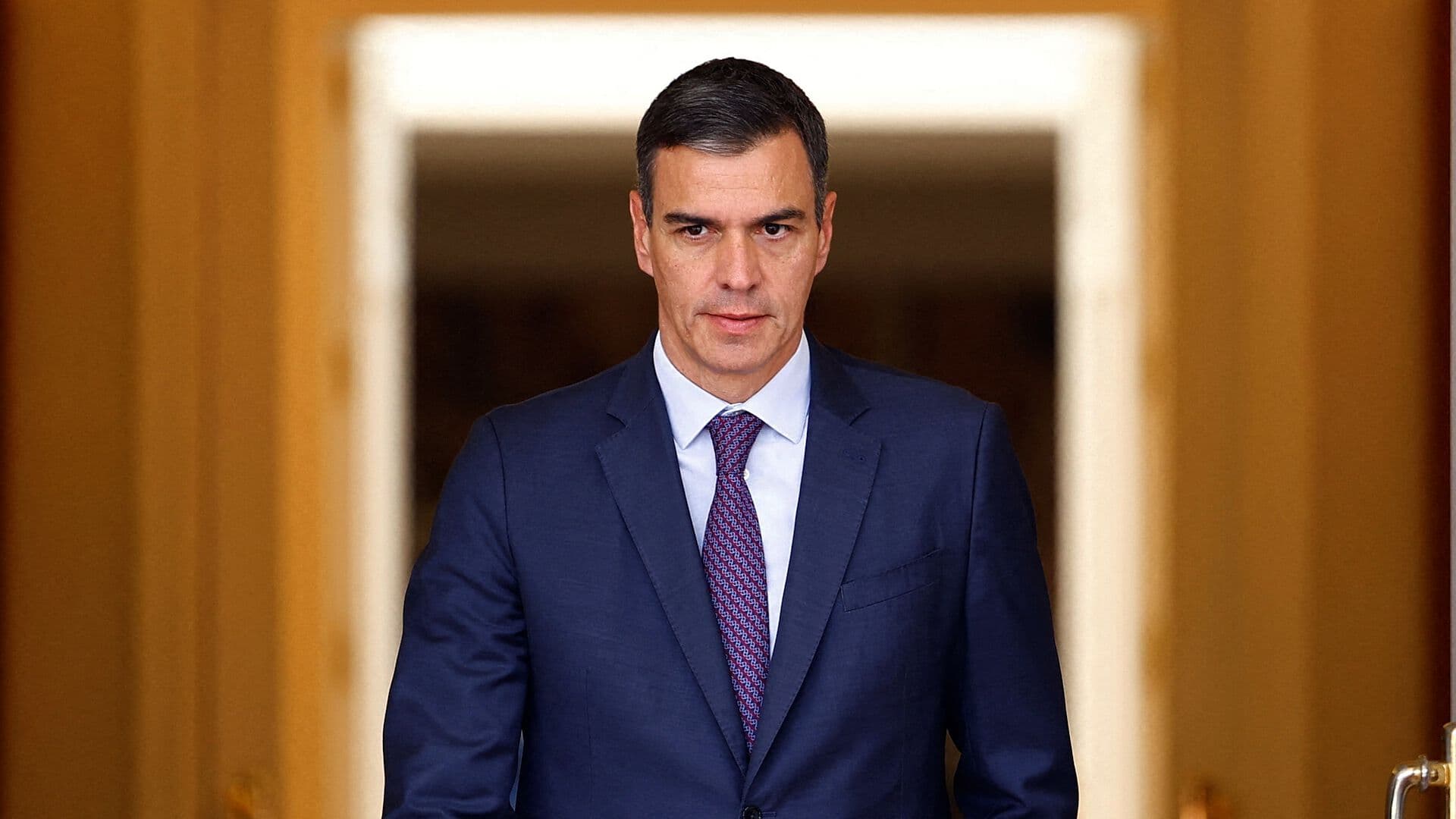 Pedro Sánchez Disuelve Parlamento y Adelanta Elecciones