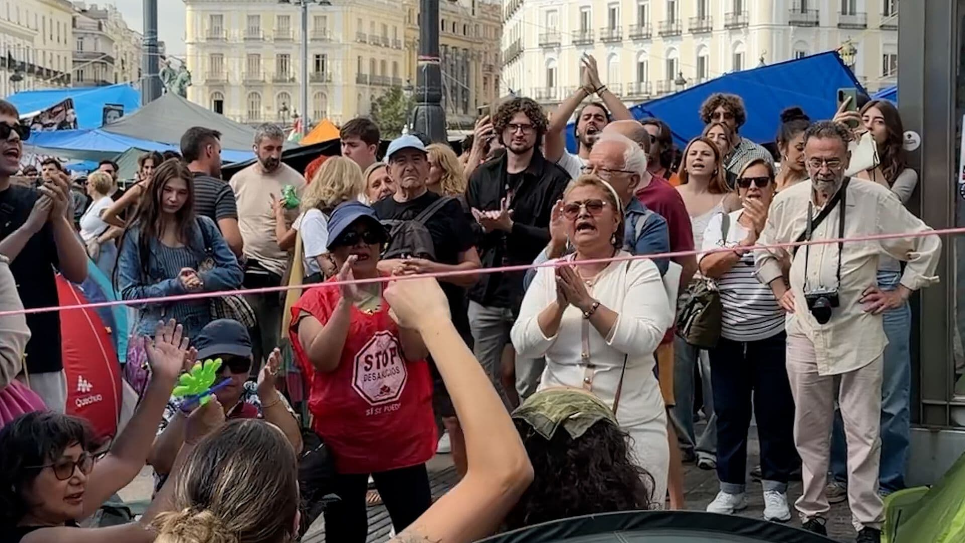 Así Reaccionaron Manifestantes a Anuncio de Elecciones Anticipadas en España