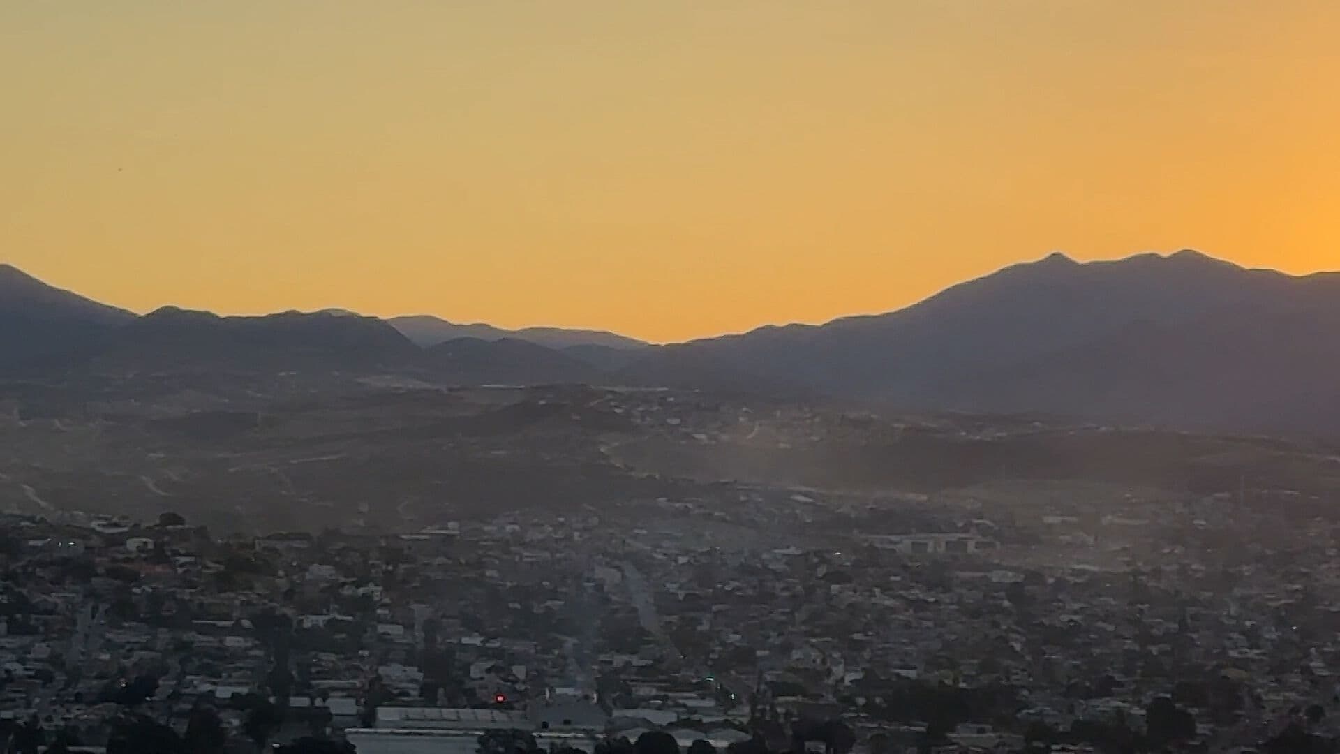 Más de 600 Hectáreas Consumidas en Incendio Forestal en Ensenada, Baja California