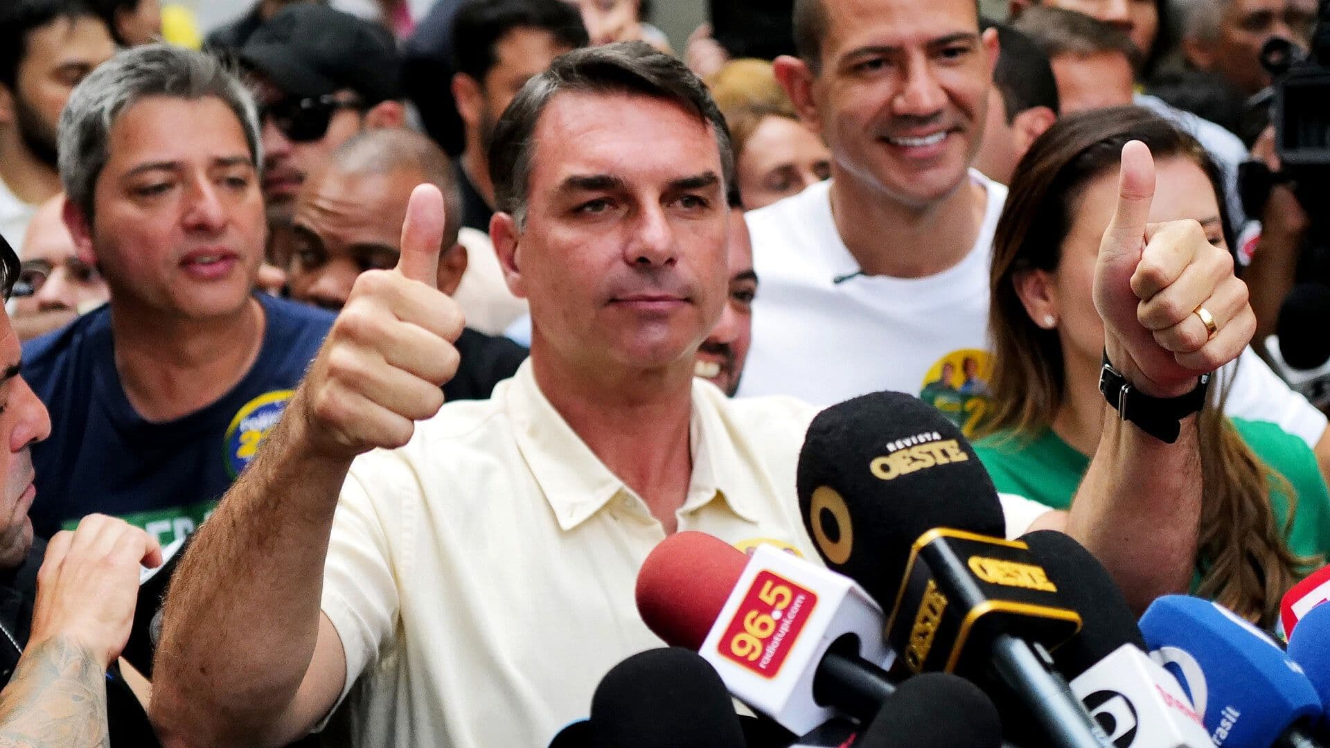 Flávio Bolsonaro se Perfila como Favorito para la Segunda Vuelta Presidencial