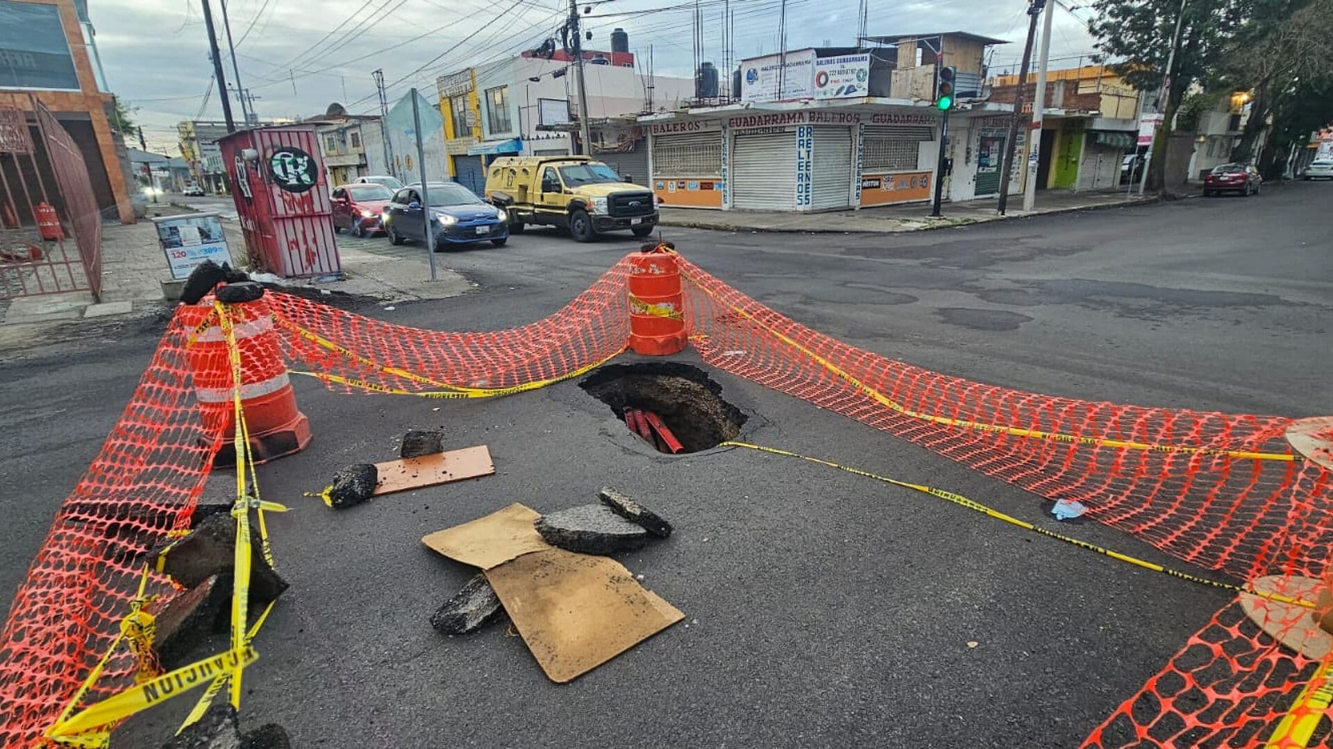 Profundo Hoyo Socavón 25 Norte 2 Poniente Barrio San Matías Puebla Colapso Tubería Drenaje