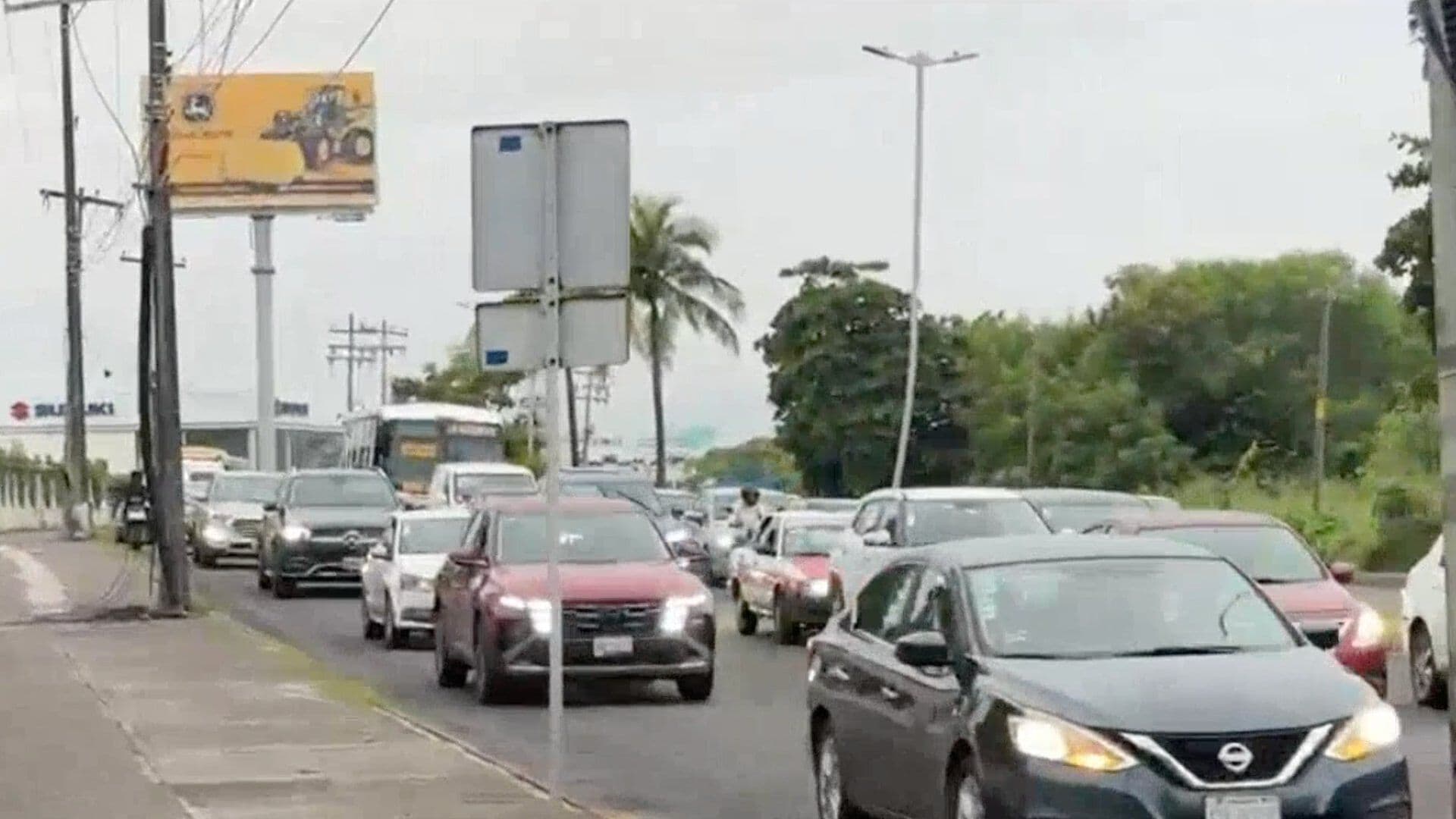 Choque Provoca Caos Vial en la Avenida Ejército Mexicano en Boca del Río