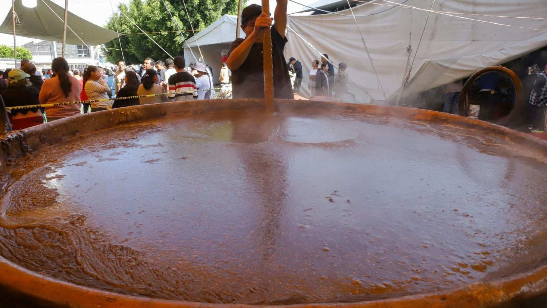 Feria del Mole y el Tamal de Anís en Tlaxcala: Cocineras Preservan la Tradición de Papalotla