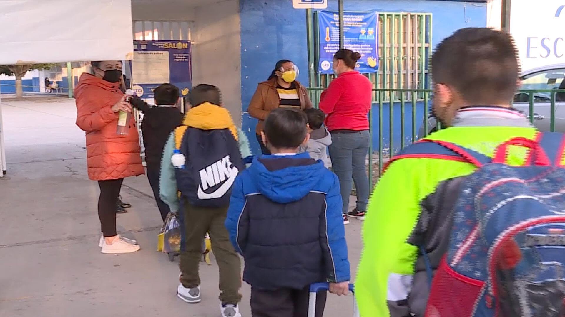 Alumnos Sufren Efectos Tardíos por la Pandemia; Batallan en la Escuela