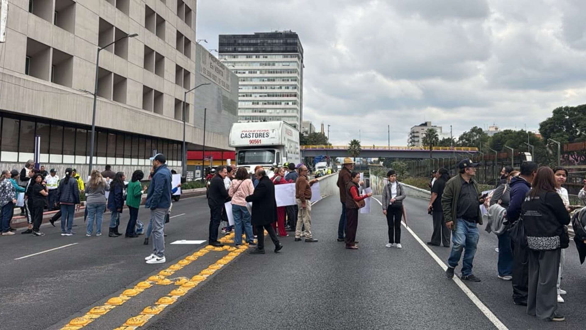 Bloquean Calzada de Tlalpan en Dirección al Sur