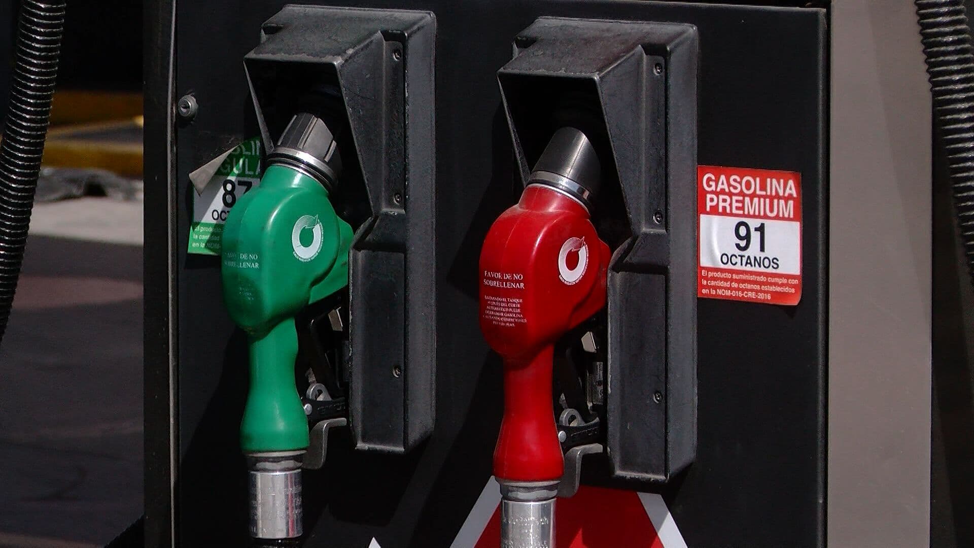 Conductores de Tijuana Reducen Consumo de Gasolina Premium por su Precio