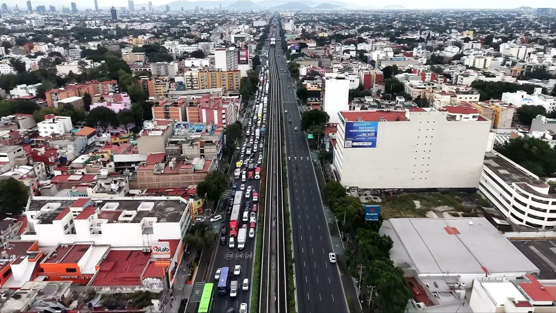 Manifestantes Bloquean Ambos Sentidos de Calzada de Tlalpan, CDMX