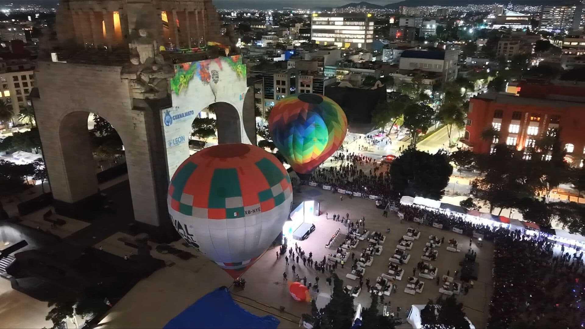 Noche Mágica: Globos Aerostáticos Iluminan el Monumento a la Revolución en CDMX