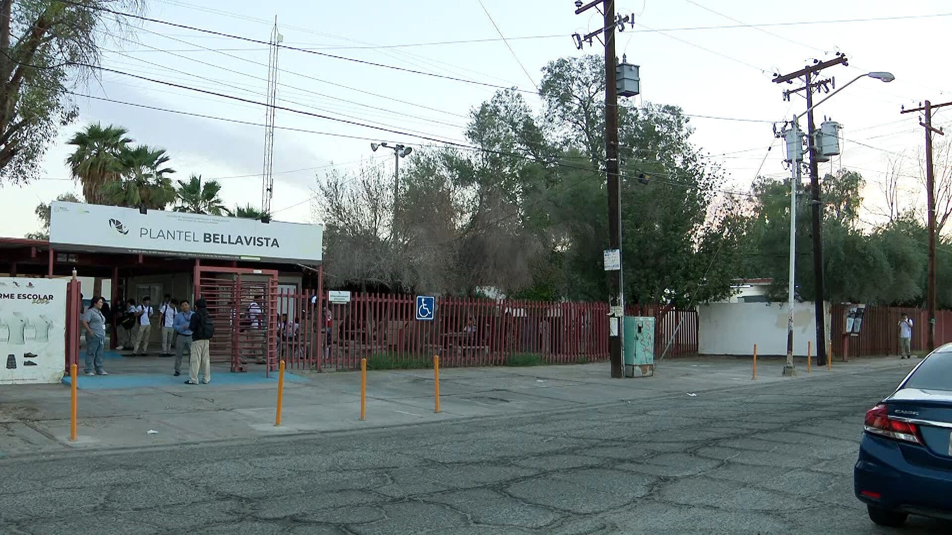 Instalan Alumbrado en Accesos del Cecyte Bellavista en Mexicali, BC